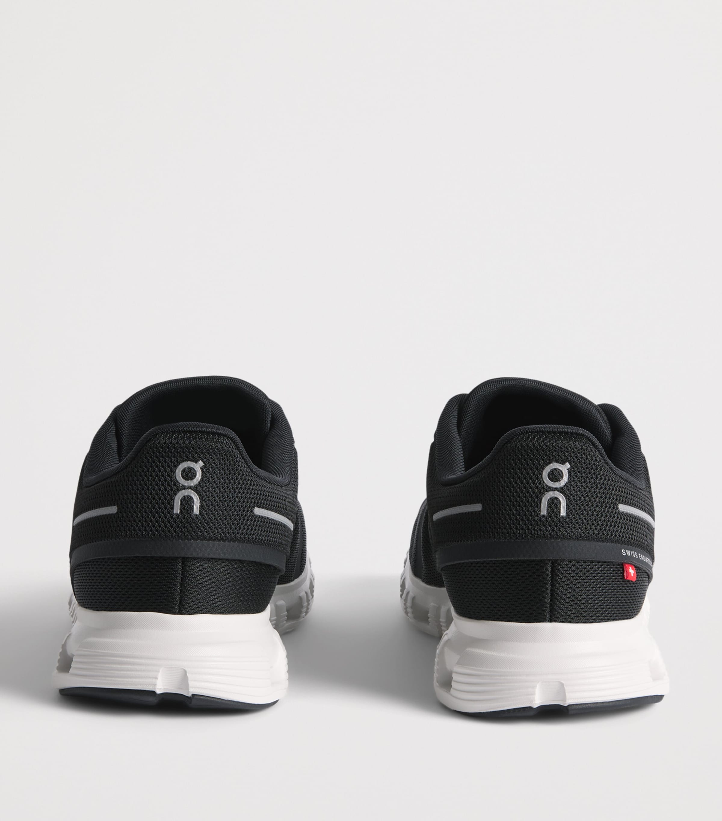 On Mens Cloud 6 Trainers Black | White Image 5