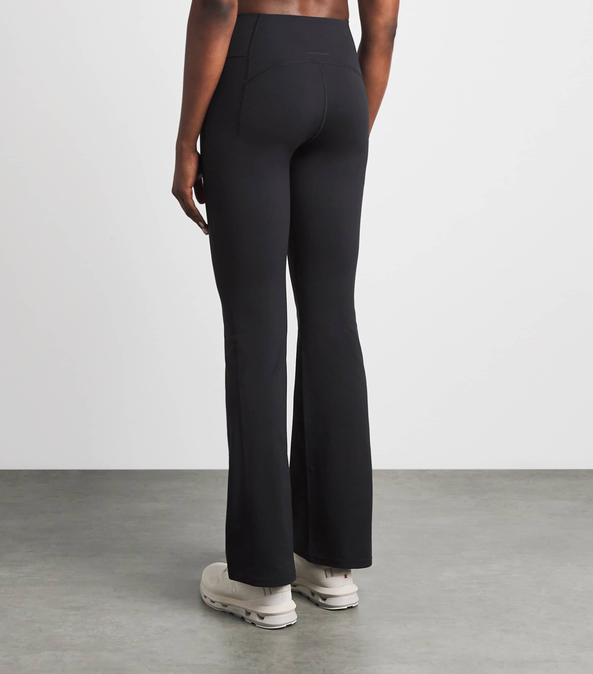 On Womens Studio Flared Leggings Black Image 5