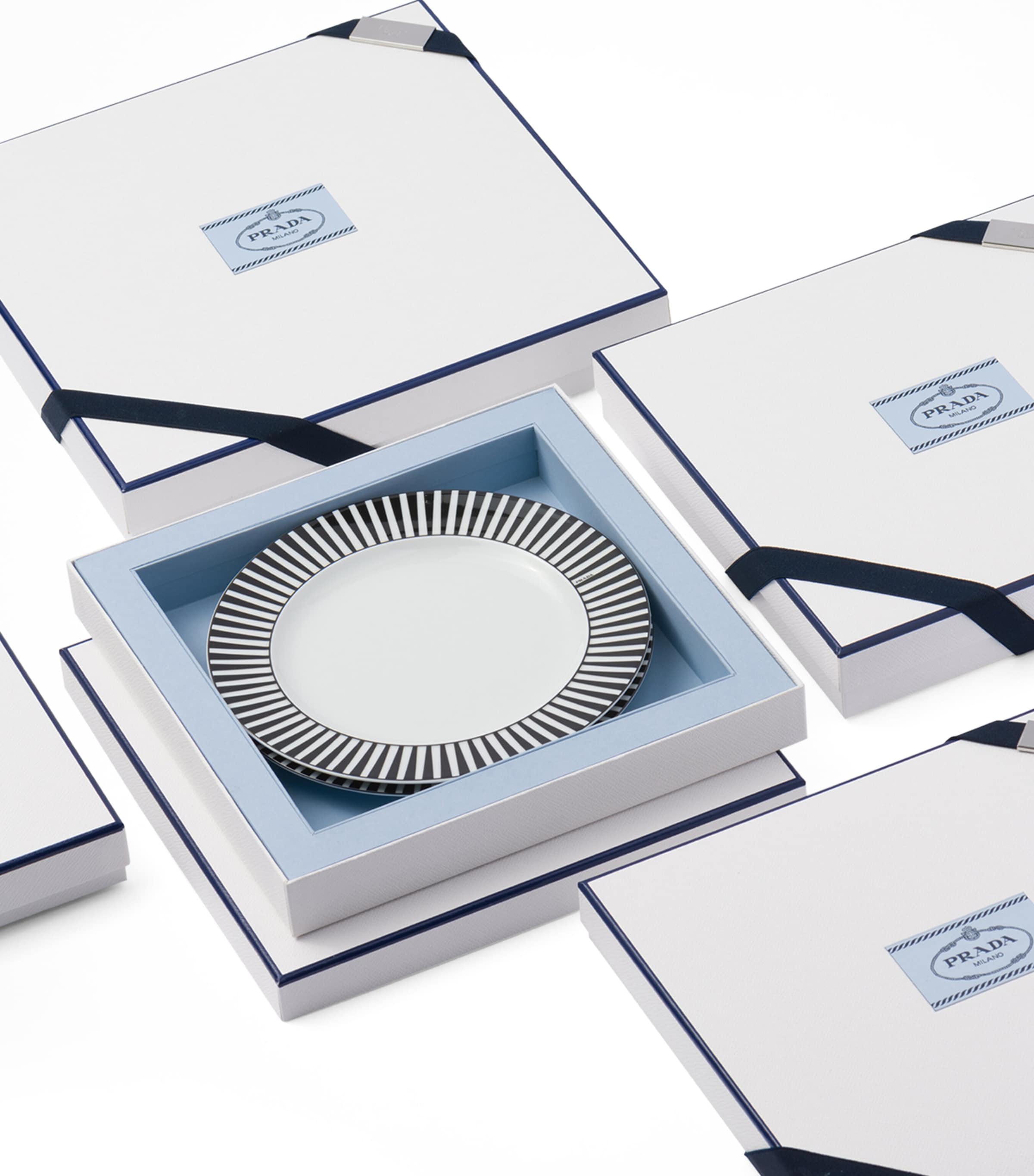 Set of 2 Stripes Dessert Plates (22cm) F0E5W Image 4