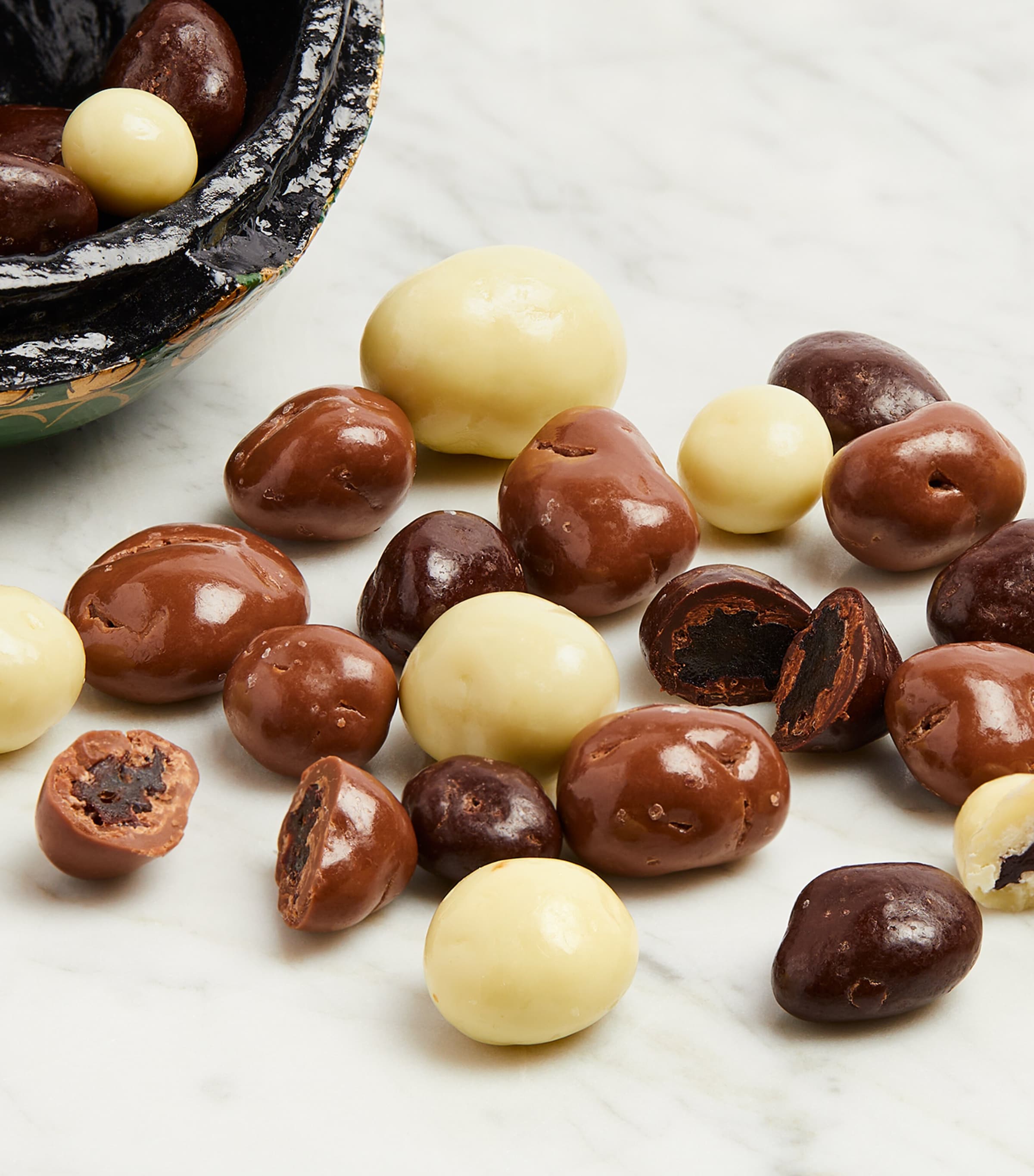 Assorted Chocolate Raisin Bonbonnière (130g) NO COLOUR Image 2