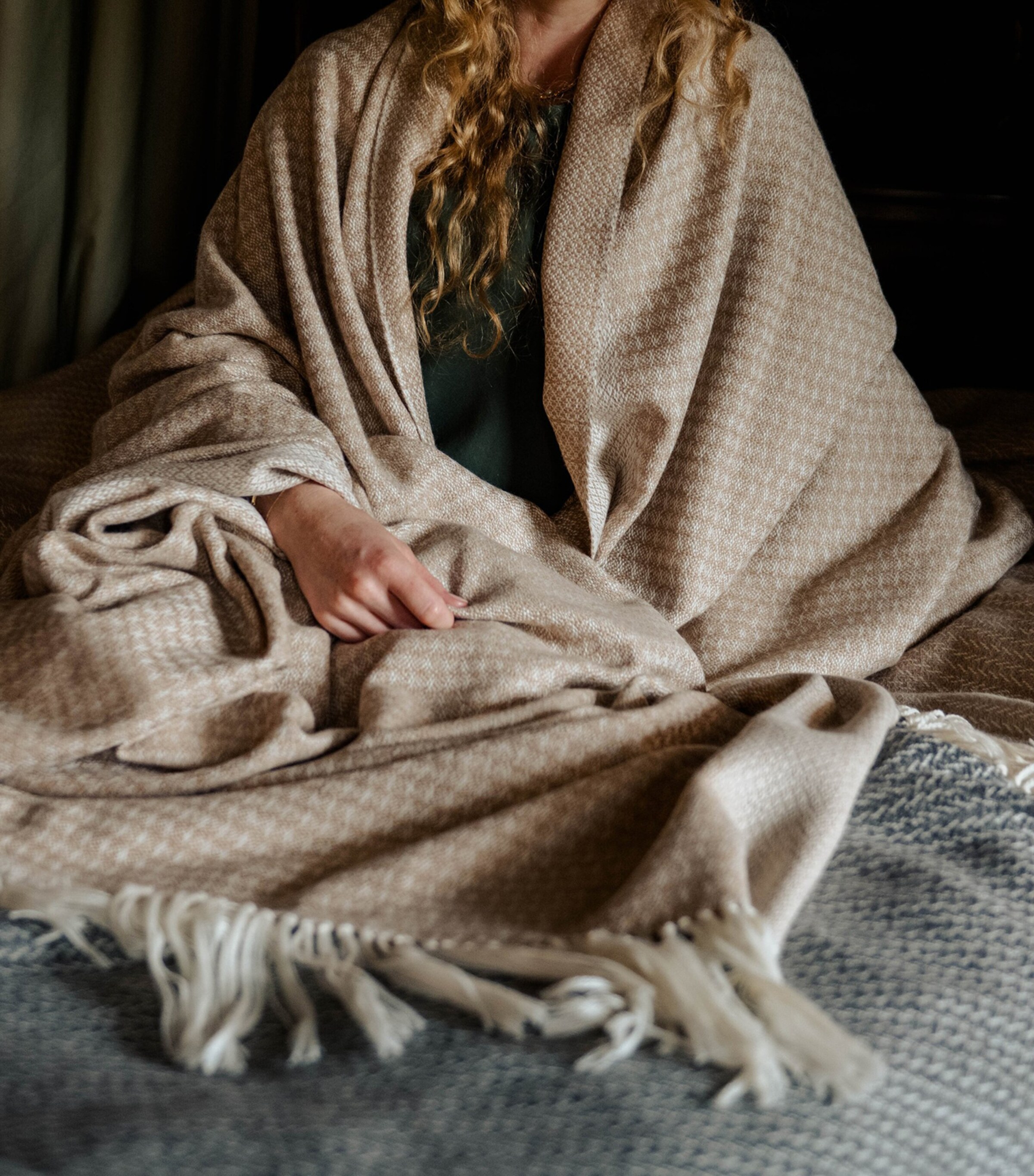 Araminta Campbell Alpaca-Blend Willow Throw (150cm x 230cm) Caramel Image 5