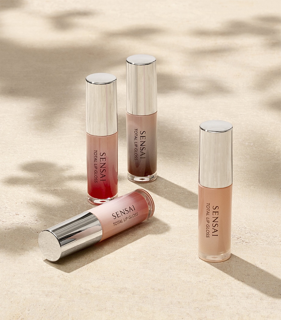 Total Lip Gloss CL03 WARM RED Image 3