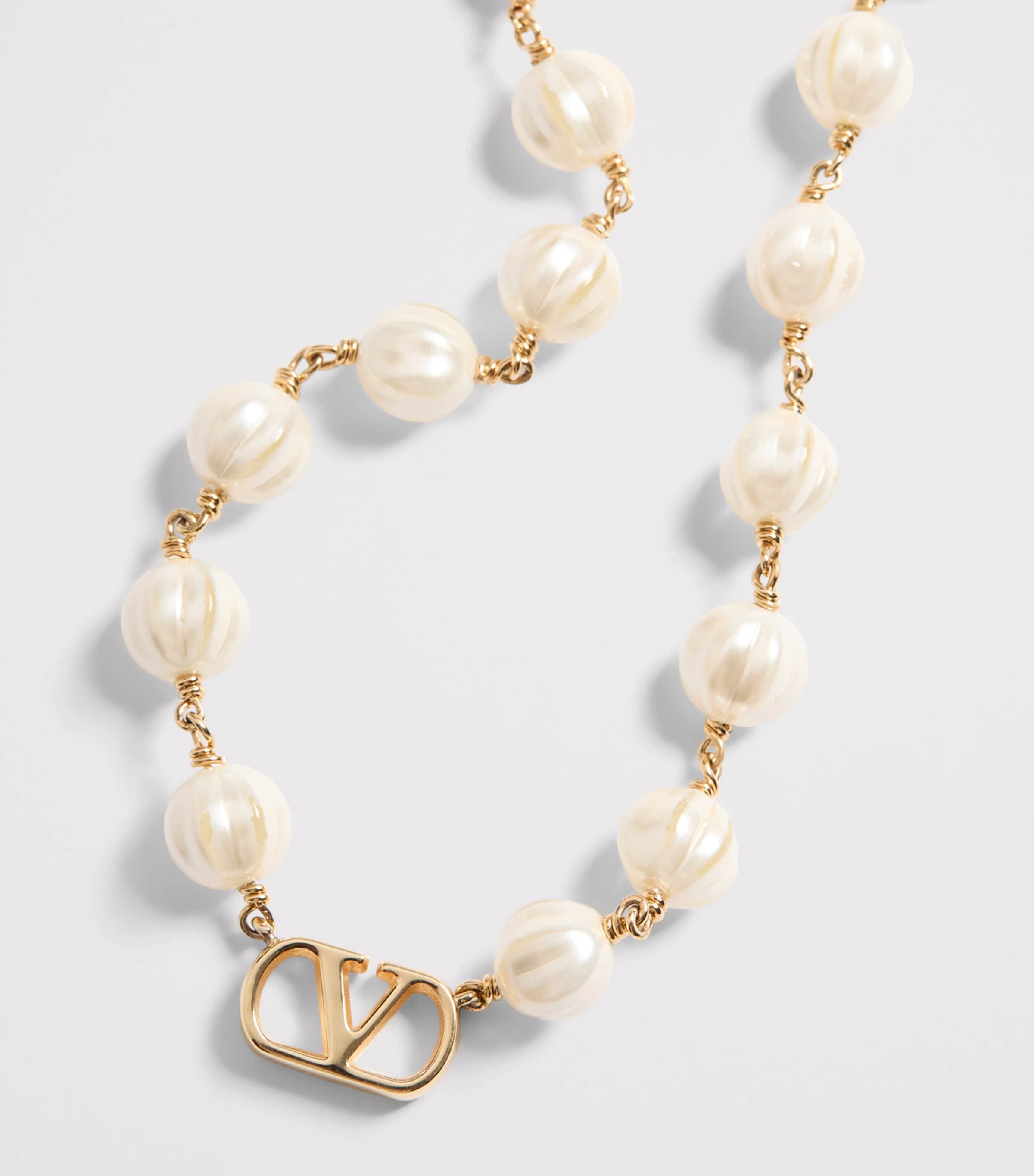 Valentino Garavani Faux Pearl VLogo Signature Necklace Image 4
