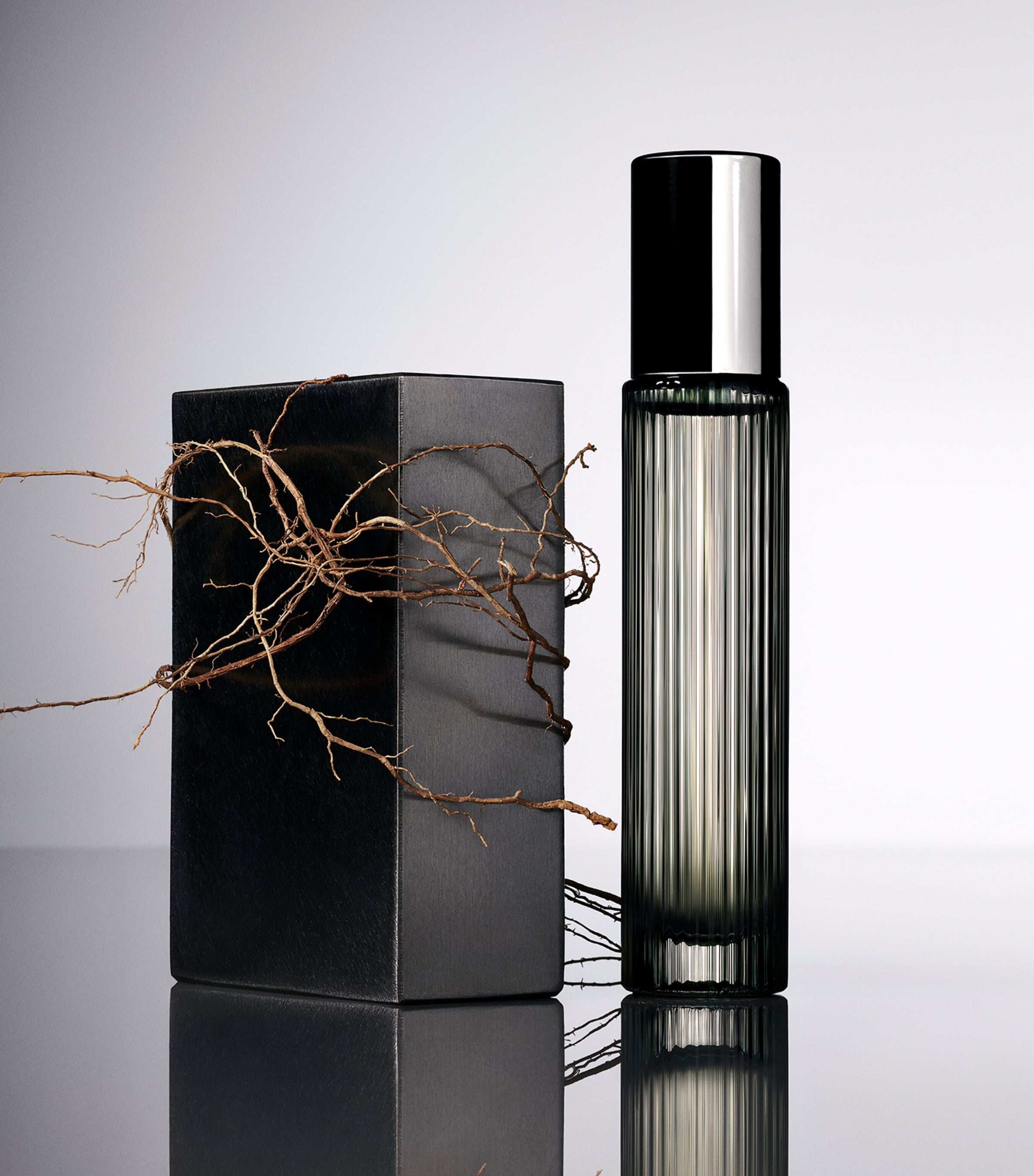TOM FORD Eau de Grey Vetiver Eau de Toilette (10ml) Image 2