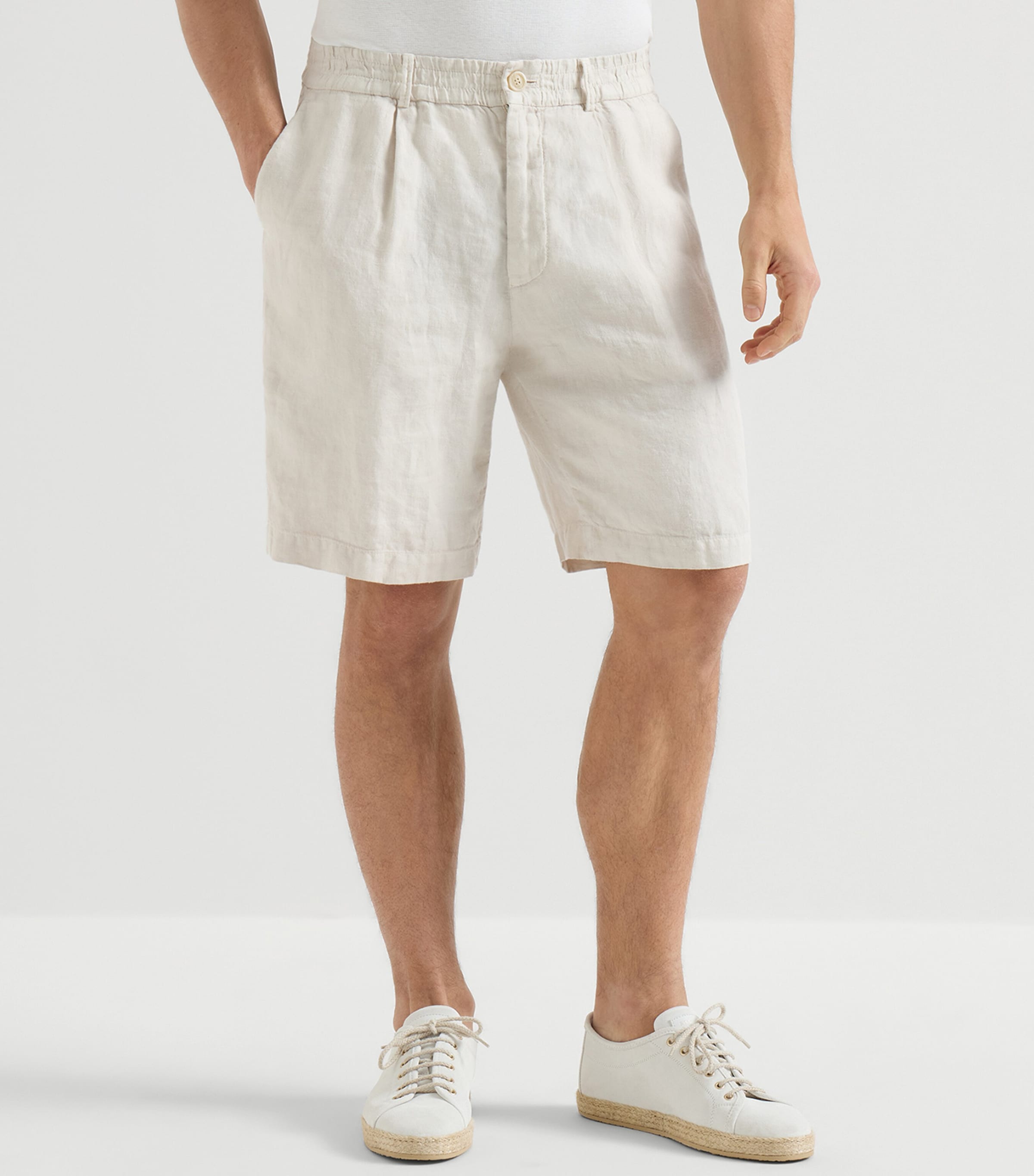 Brunello Cucinelli Mens Linen Garment-Dyed Bermuda Shorts Image 3