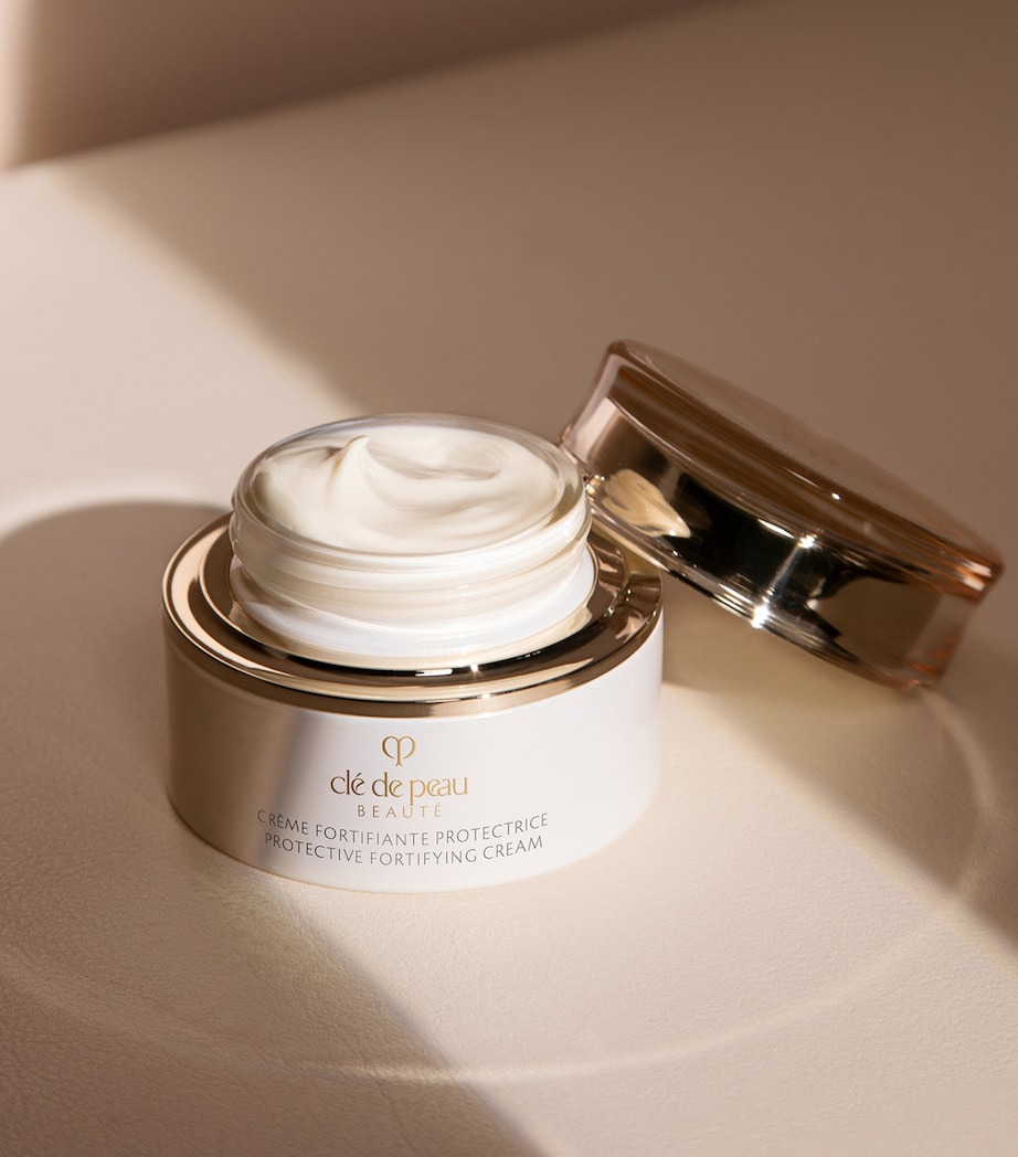Clé de Peau Beauté Key Radiance Care Protective Fortifying Cream Refill 50ml Image 4