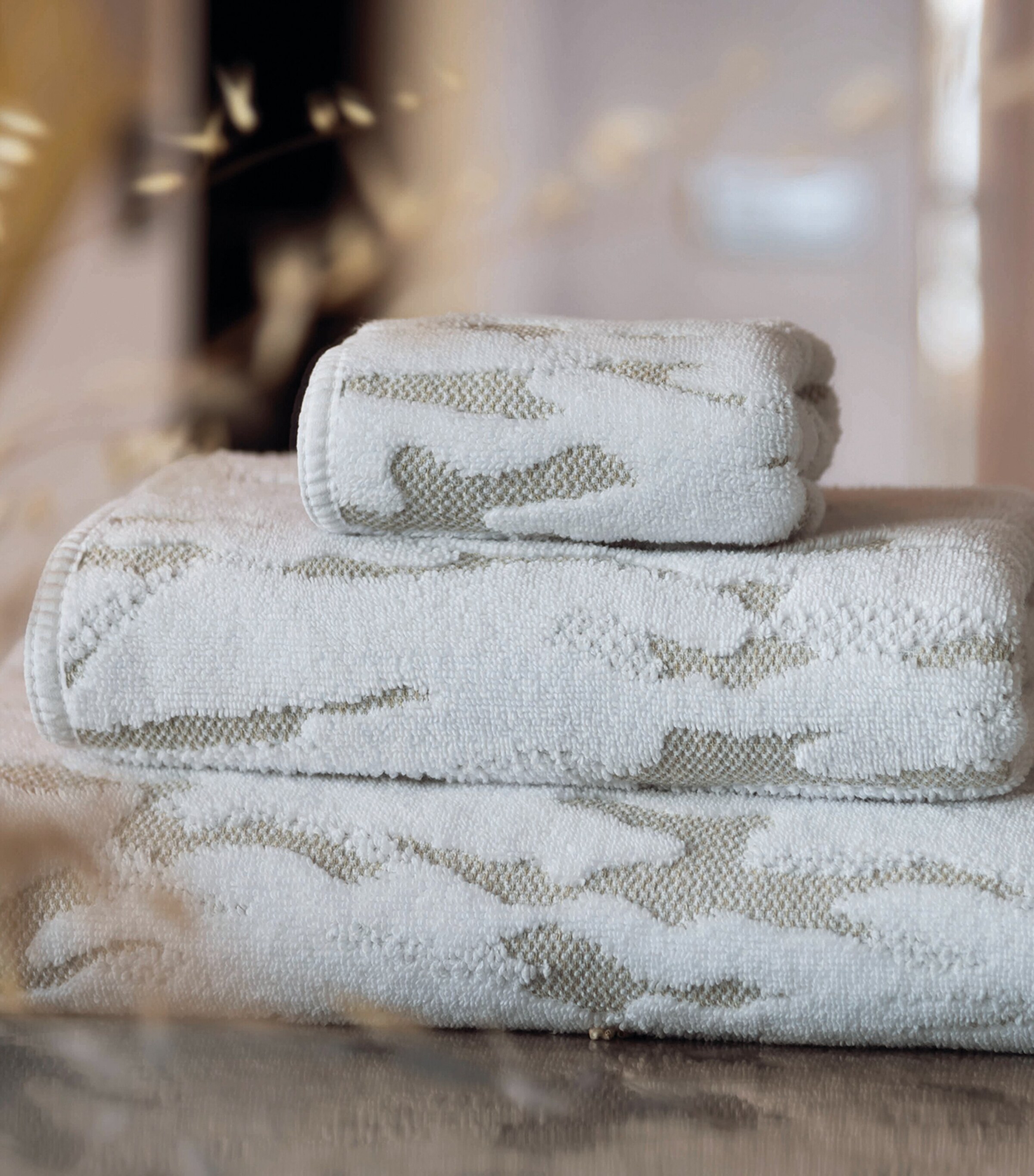 Stratus Bath Towel (70cm x 140cm) WHITE Image 2