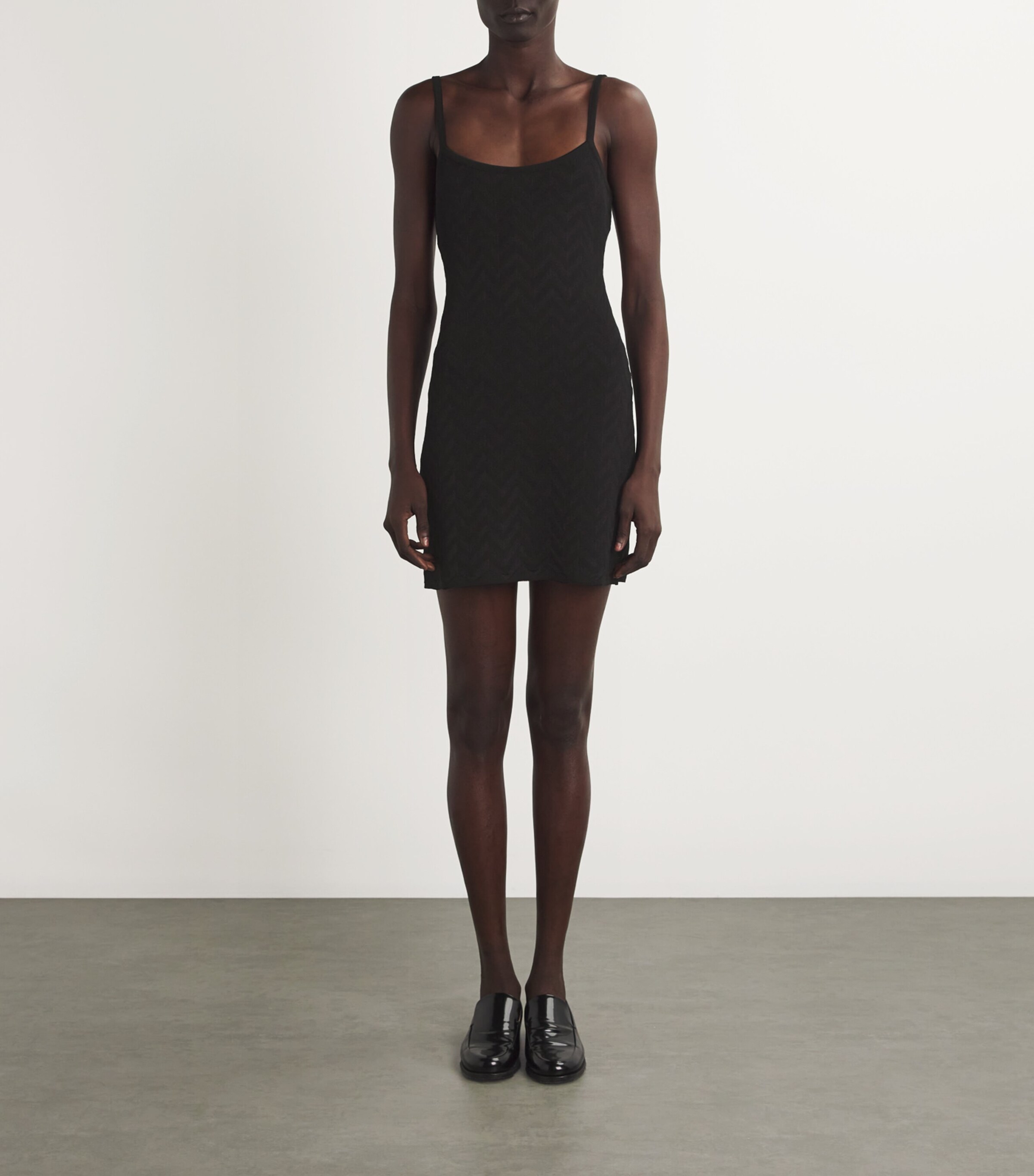 オールインワン・サロペット Missoni Black Chevron Viscose Mini Dress With Oversized Missoni Black Chevron Viscose Mini Dress With Oversized