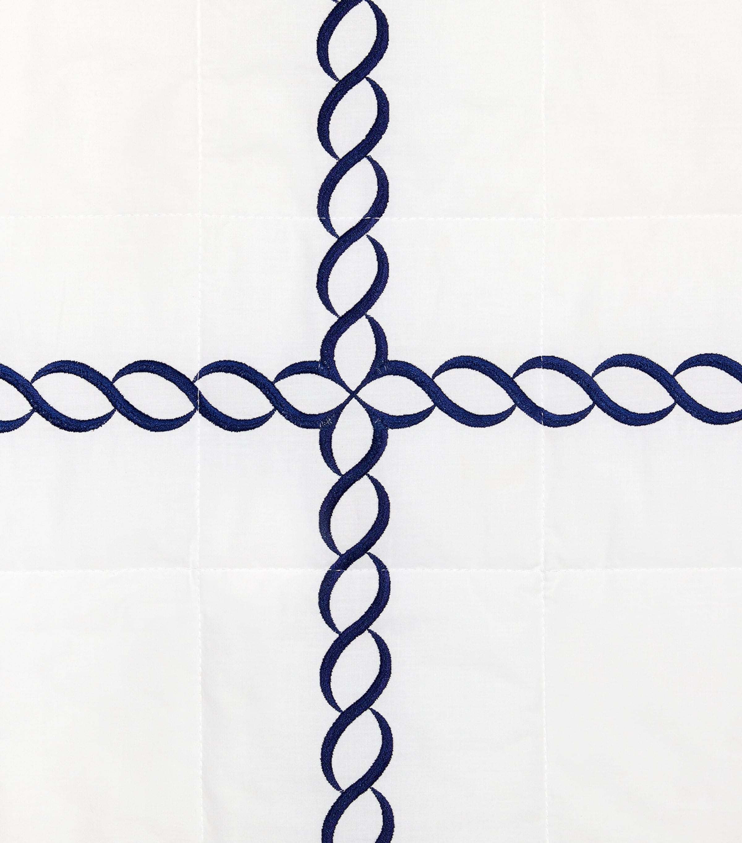 Treccia Super King Bedspread (290cm x 260cm) WHITE/NAVY Image 3