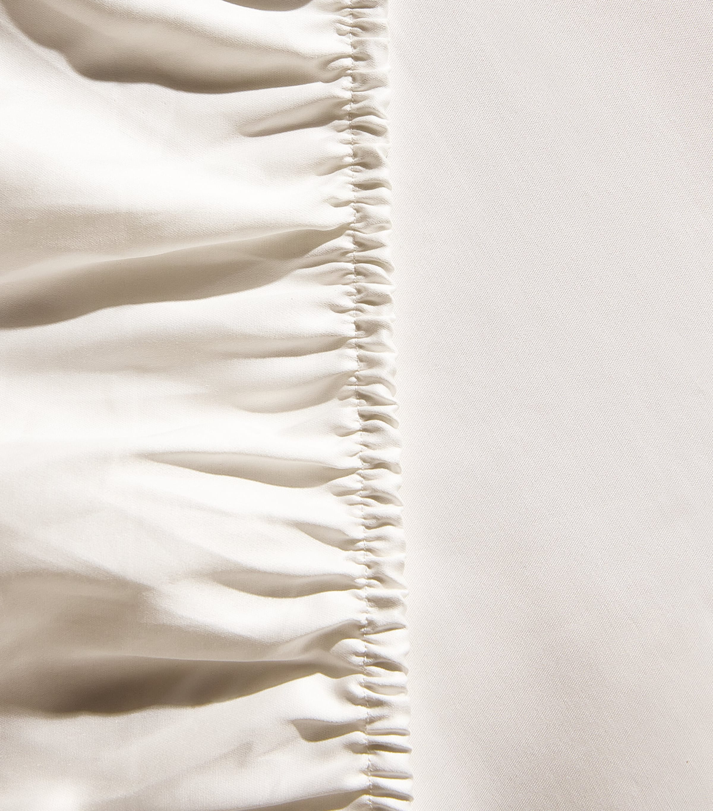 Mayfair Super King Fitted Sheet (180cm x 200cm) CREAM Image 4