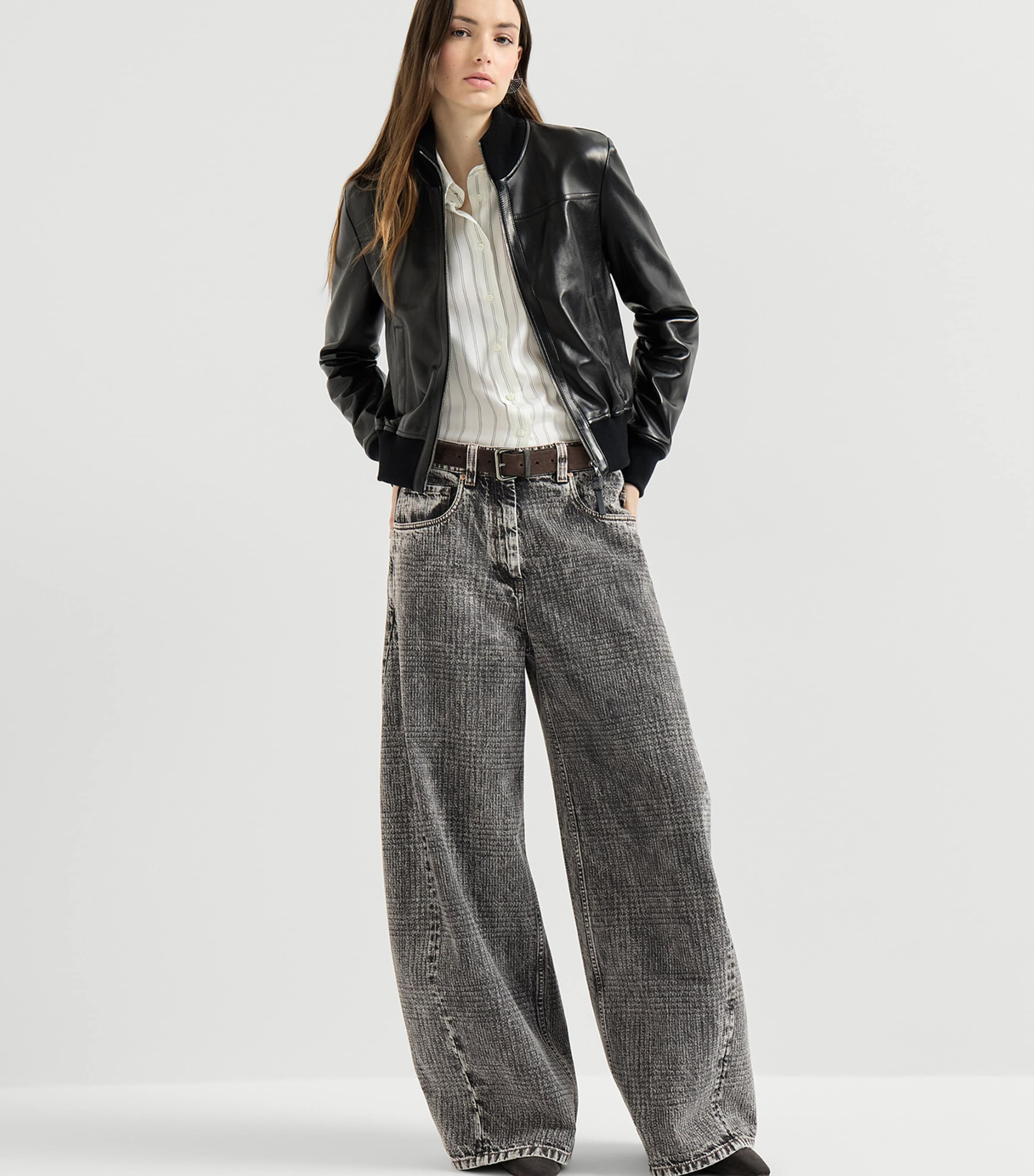 Brunello Cucinelli Womens Loose Barrel Jeans Image 4