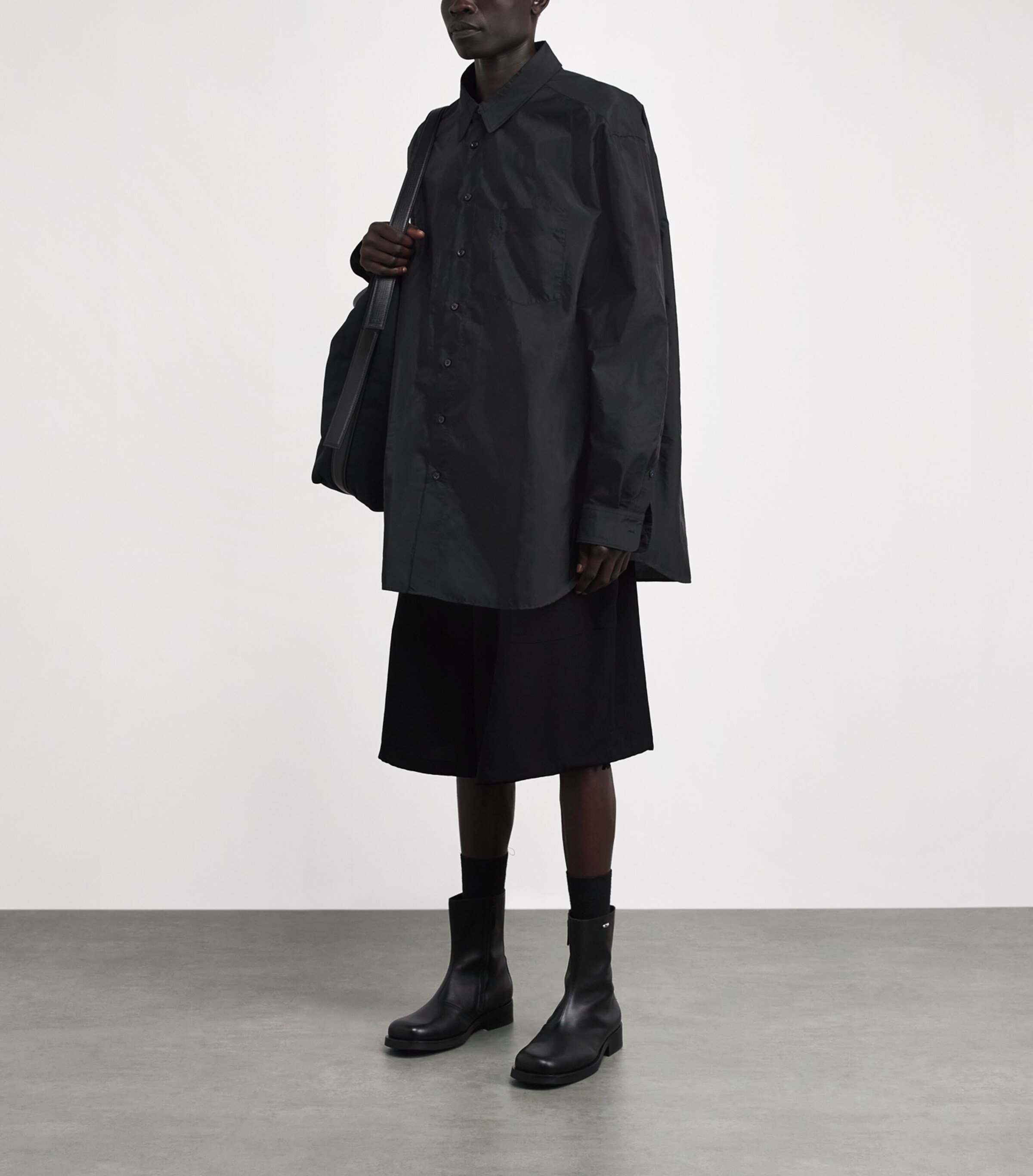 Yohji Yamamoto Mens Crepe Chino Shorts Black Image 2