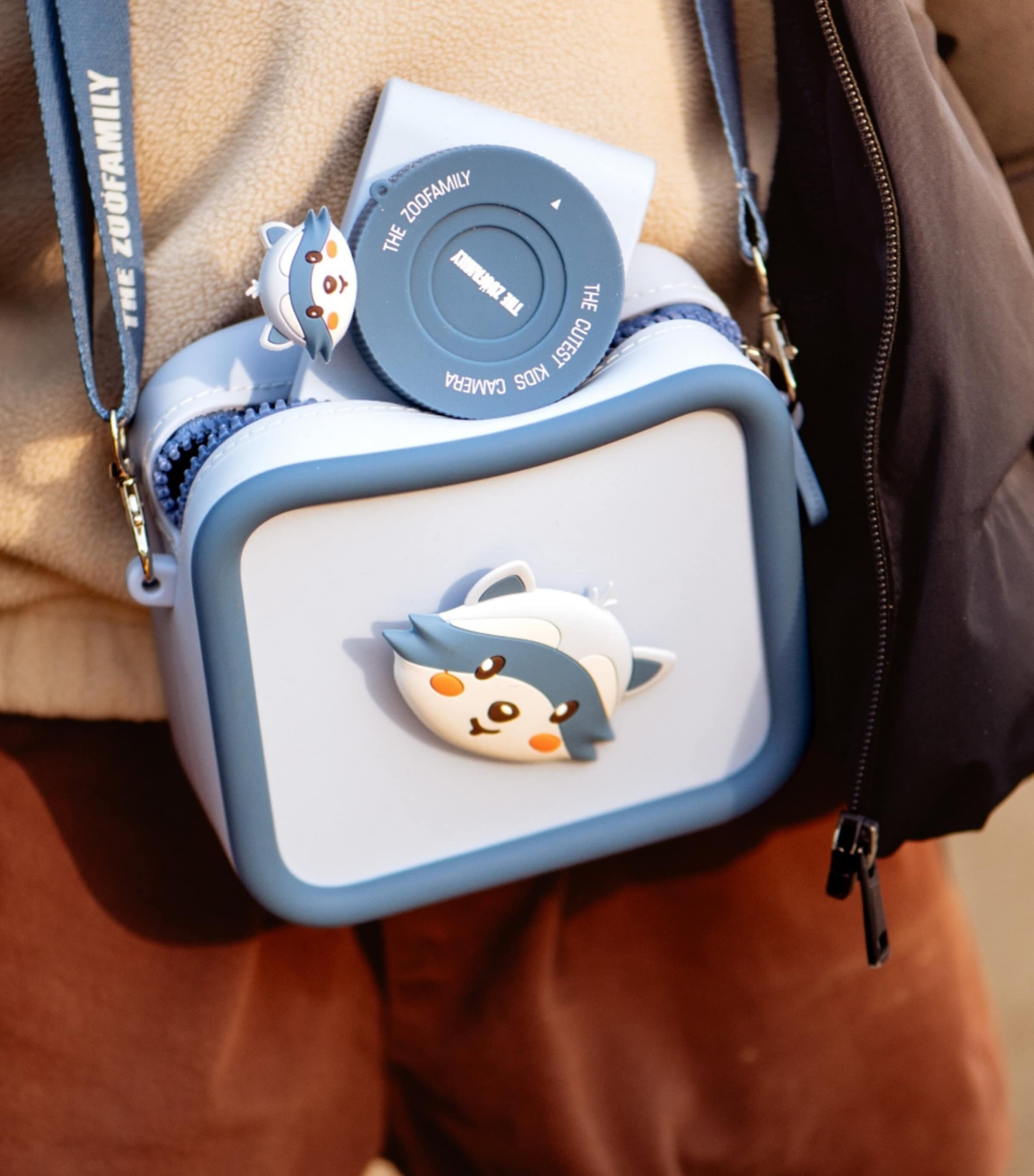 THE ZOOFAMILY Silicon Raccoon Camera Bag Image 5