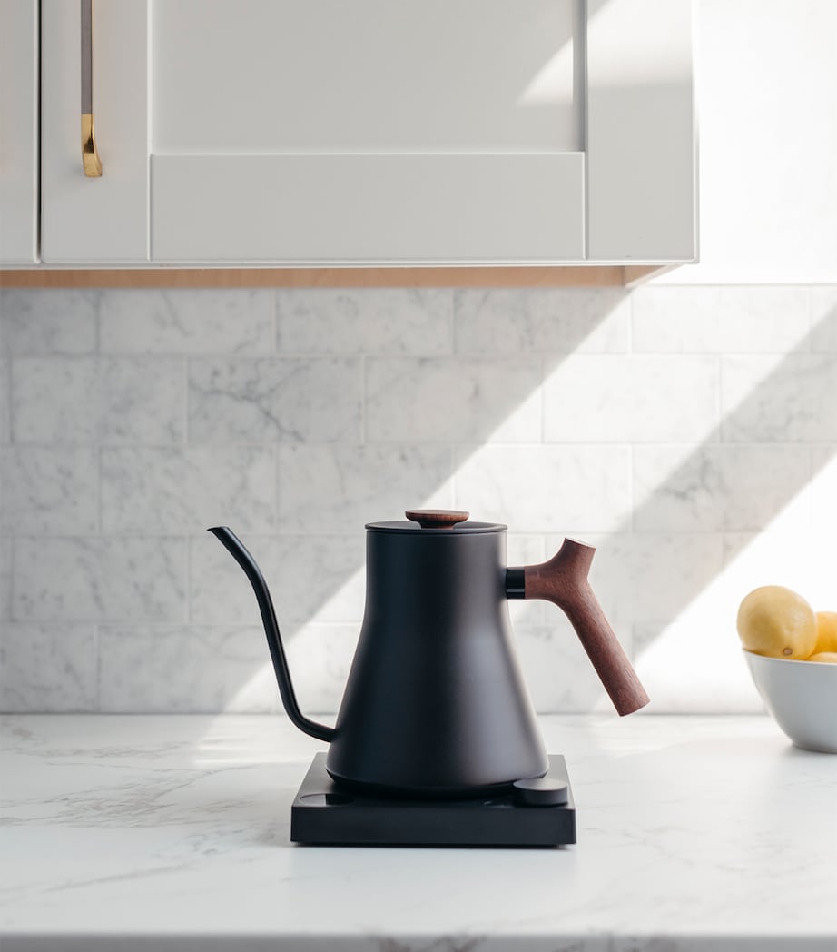 Stagg EKG Pro Electric Kettle MATTE BLACK + WALNUT Image 8