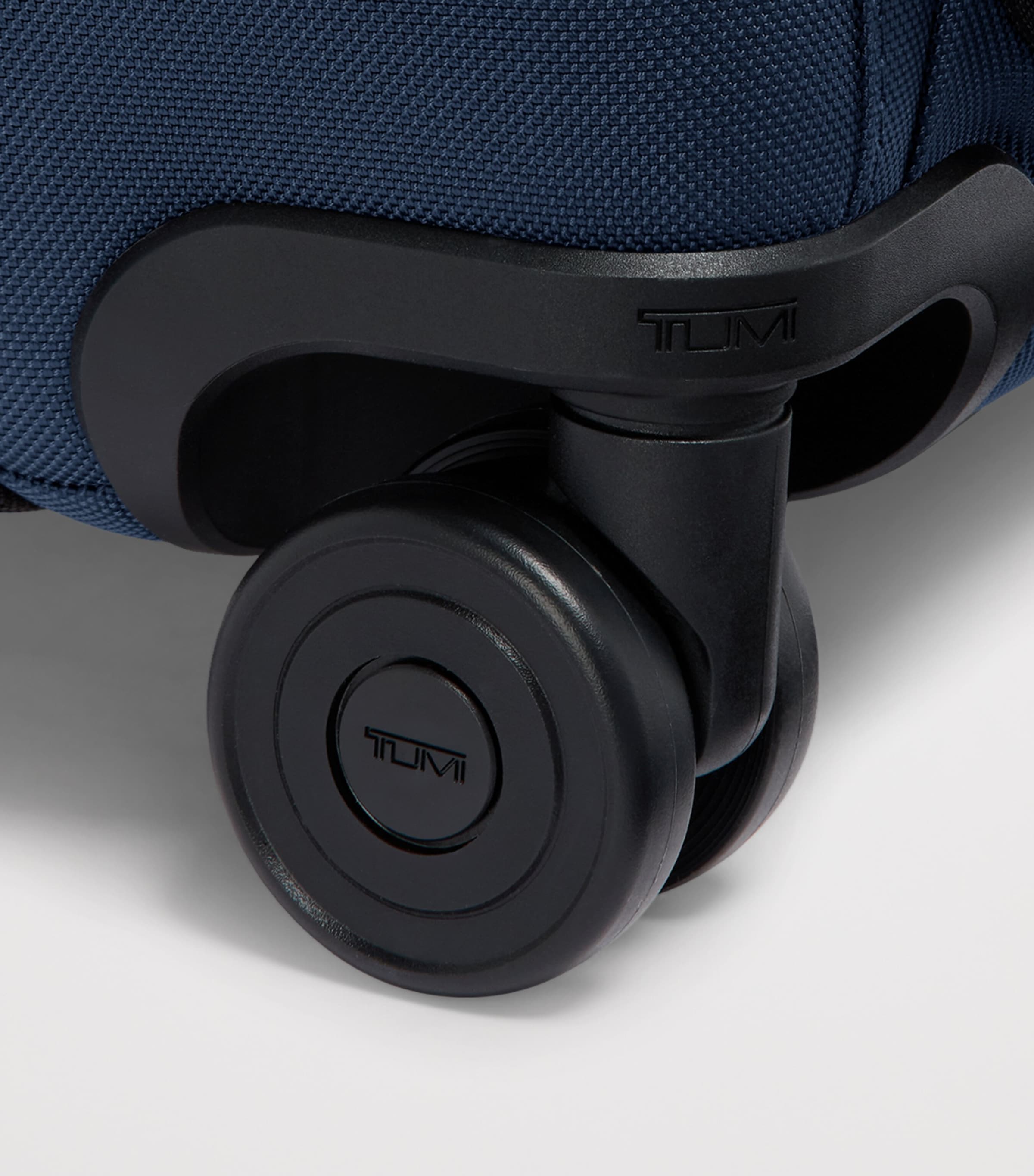 Tumi Alpha 4 X-Large Dual Access Expandable Suitcase (78.5cm) Navy Image 8