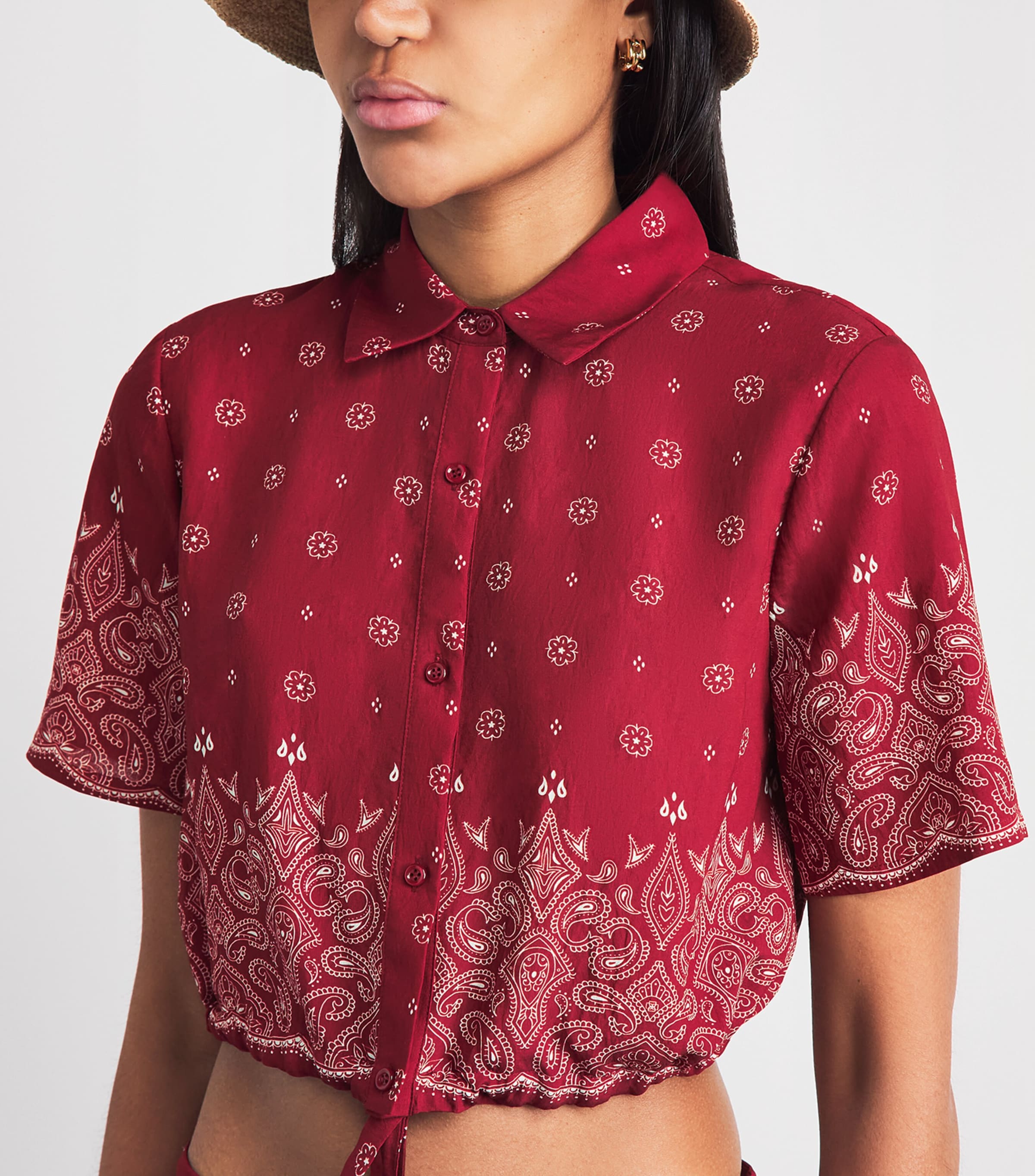 Devon Windsor Womens Bandana Print Cropped Rosie Shirt Merlot Image 3