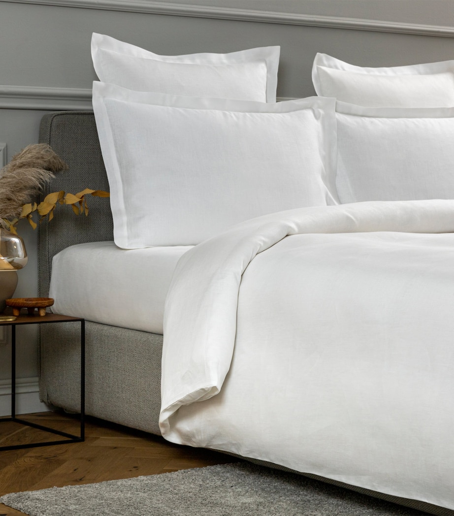 Divine Super King Duvet Cover Set (260cm x 220cm) B101  WHITE Image 2