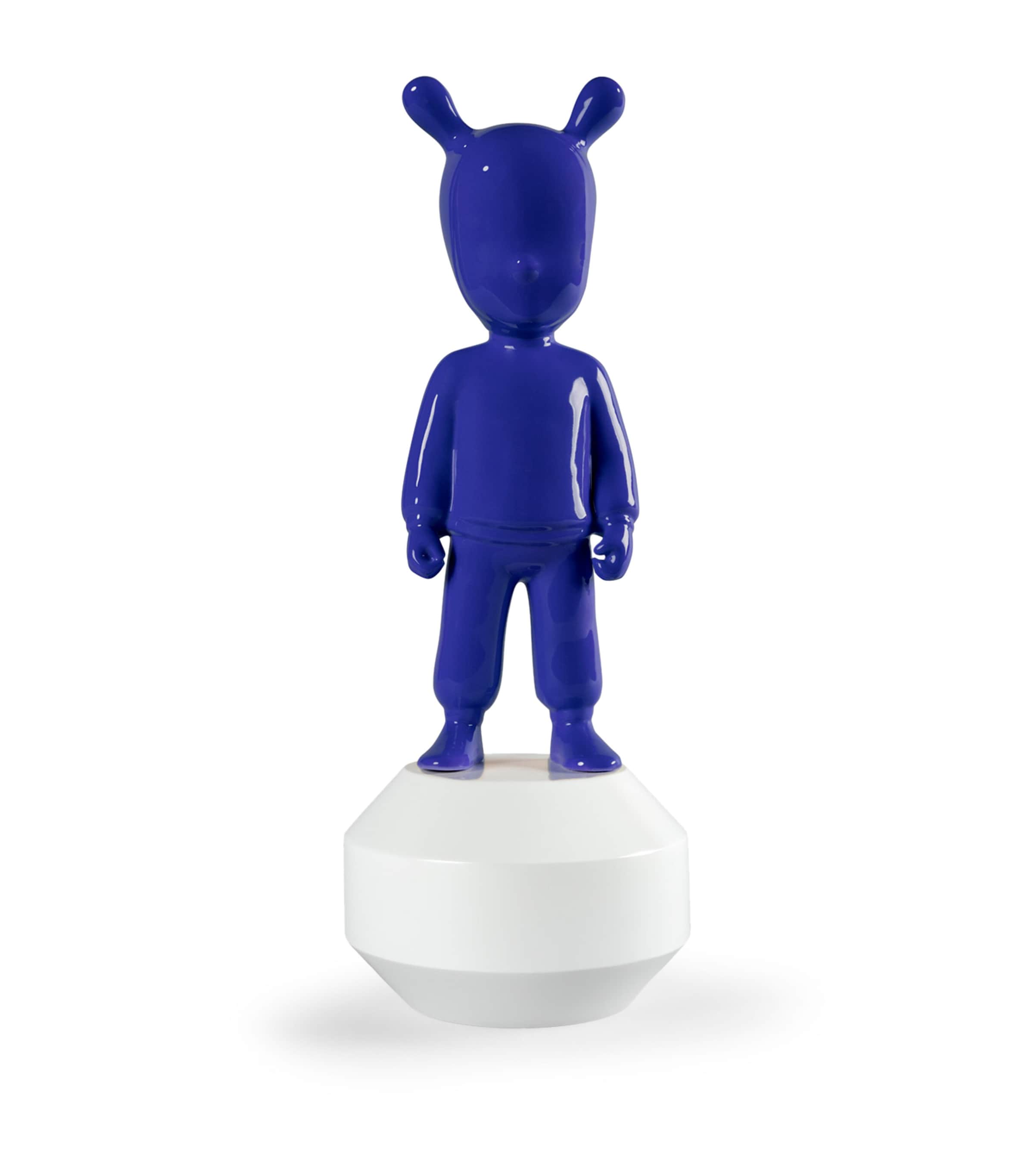 Lladró The Guest Sculpture White & Blue Image 1