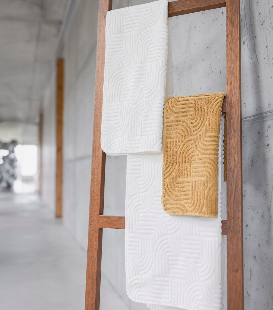 Egyptian Cotton Olly Face Cloth (30cm x 30cm) 103 IVORY Image 5