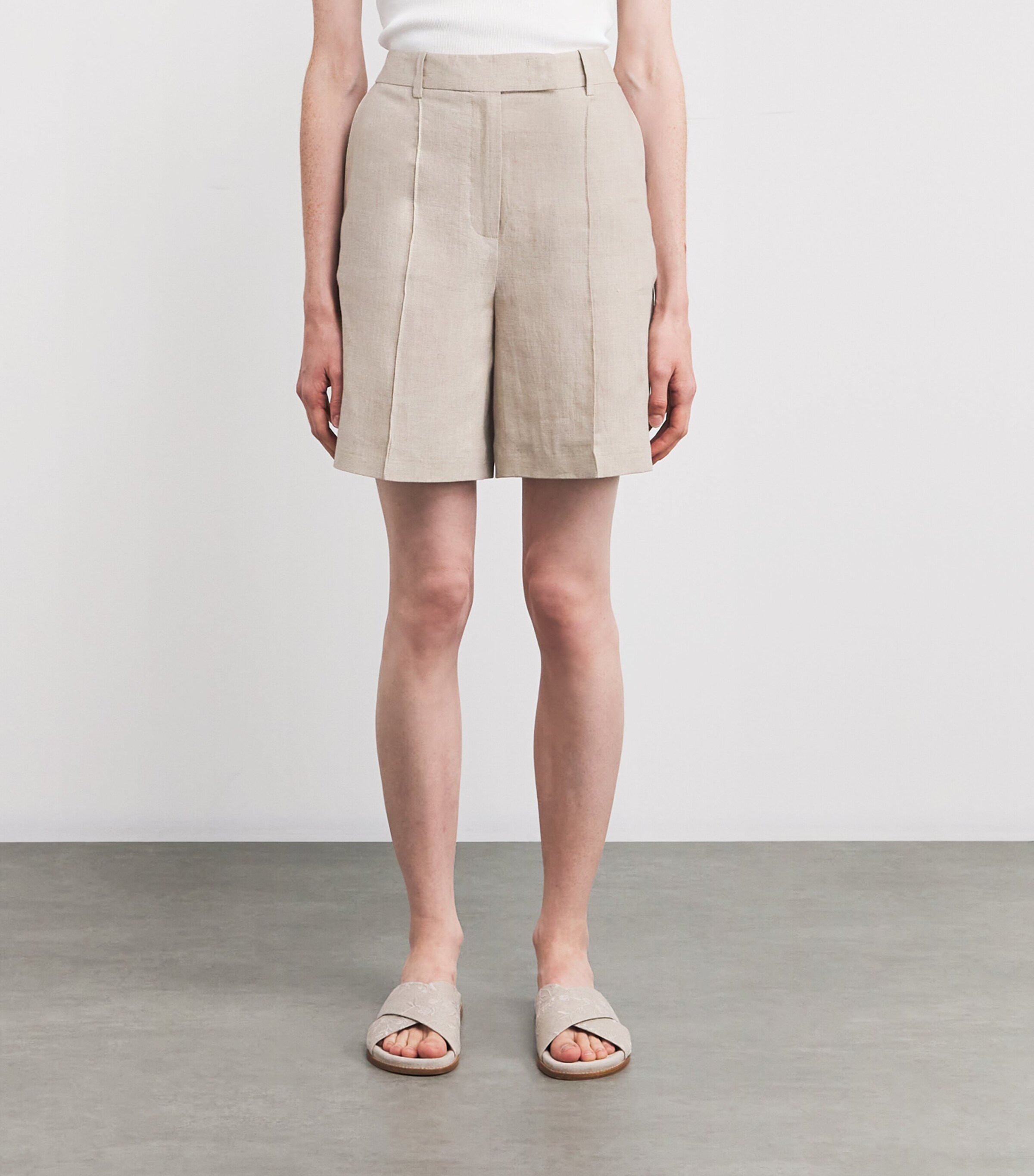 Eleventy Womens x Harrods Linen Bermuda Shorts Sabbia Image 3