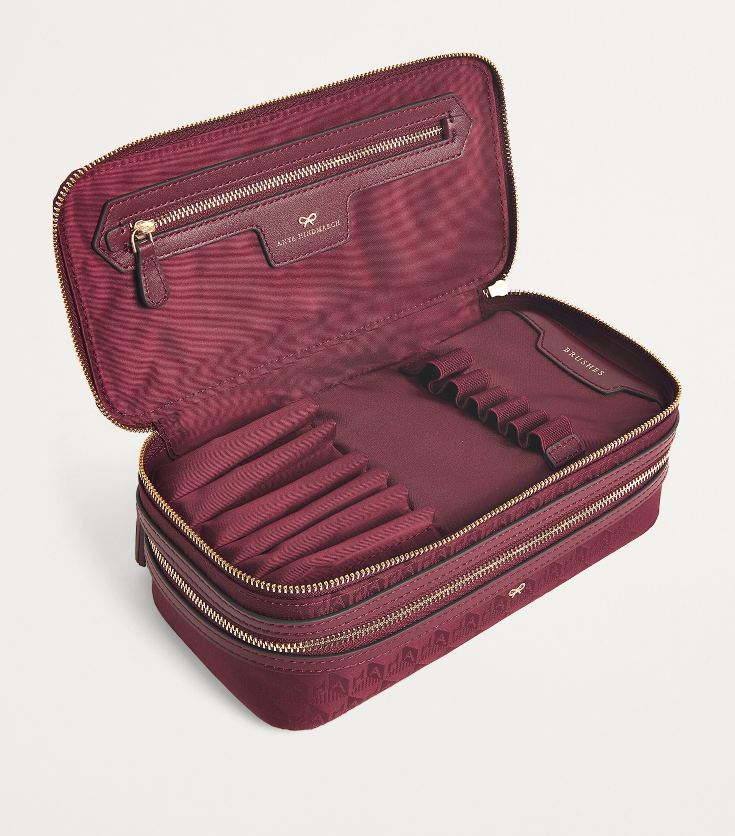関税込☆ANYA HINDMARCH Jacquard Logo Bathroom Cabinet Pouch Anya Hindmarch Jacquard Logo Bathroom Cabinet Pouch | Harrods HK