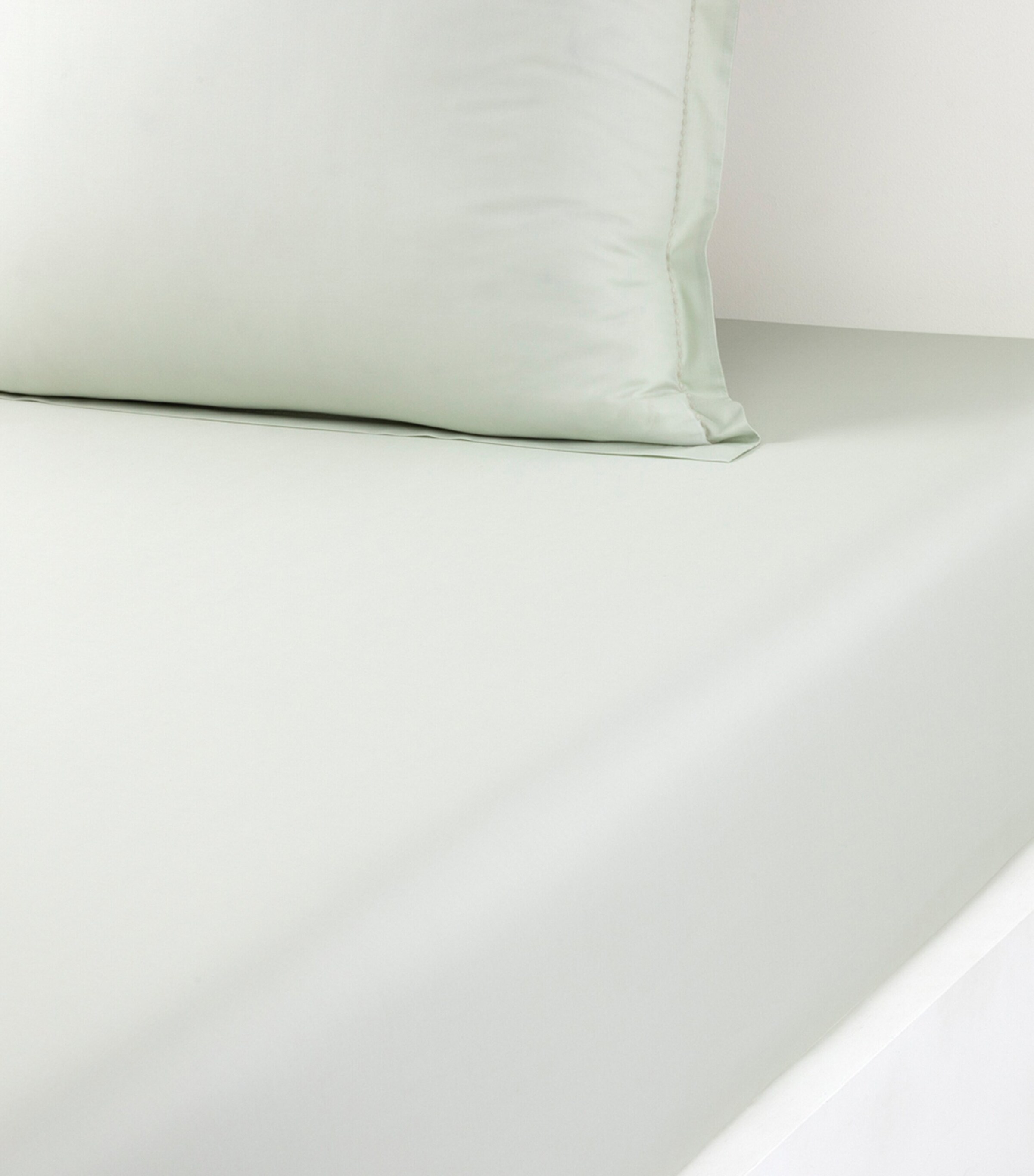 Yves Delorme Batiste Amande Single Fitted Sheet (90cm x 200cm) Amande Image 2