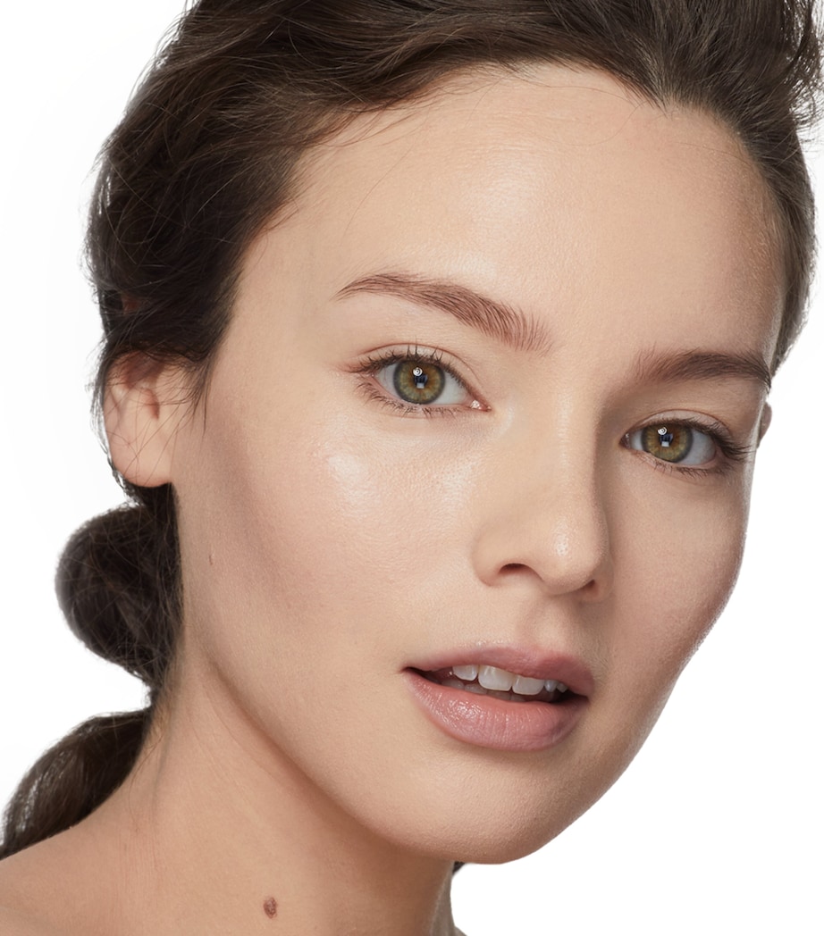 Double Wear Stay-in-Place Foundation SPF 10 2C0 COOL VANILLA Image 2