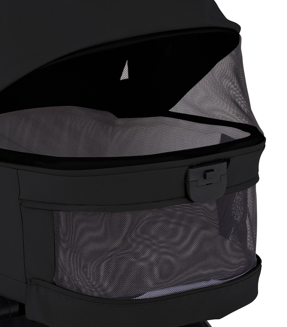 Silver Cross Nia Carrycot Onyx Image 5