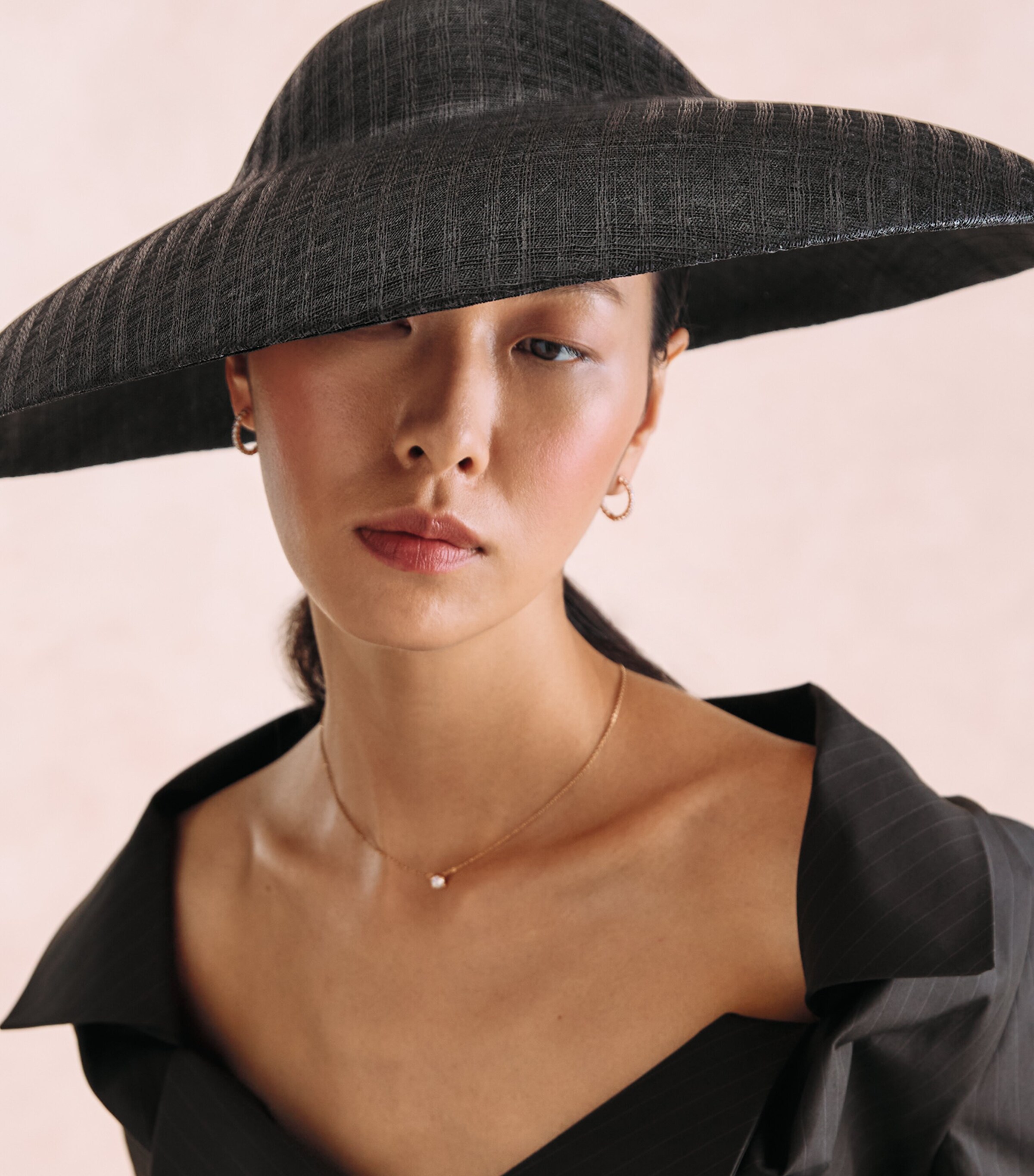 EMILY-LONDON Straw Suzanne Hat Black Image 3