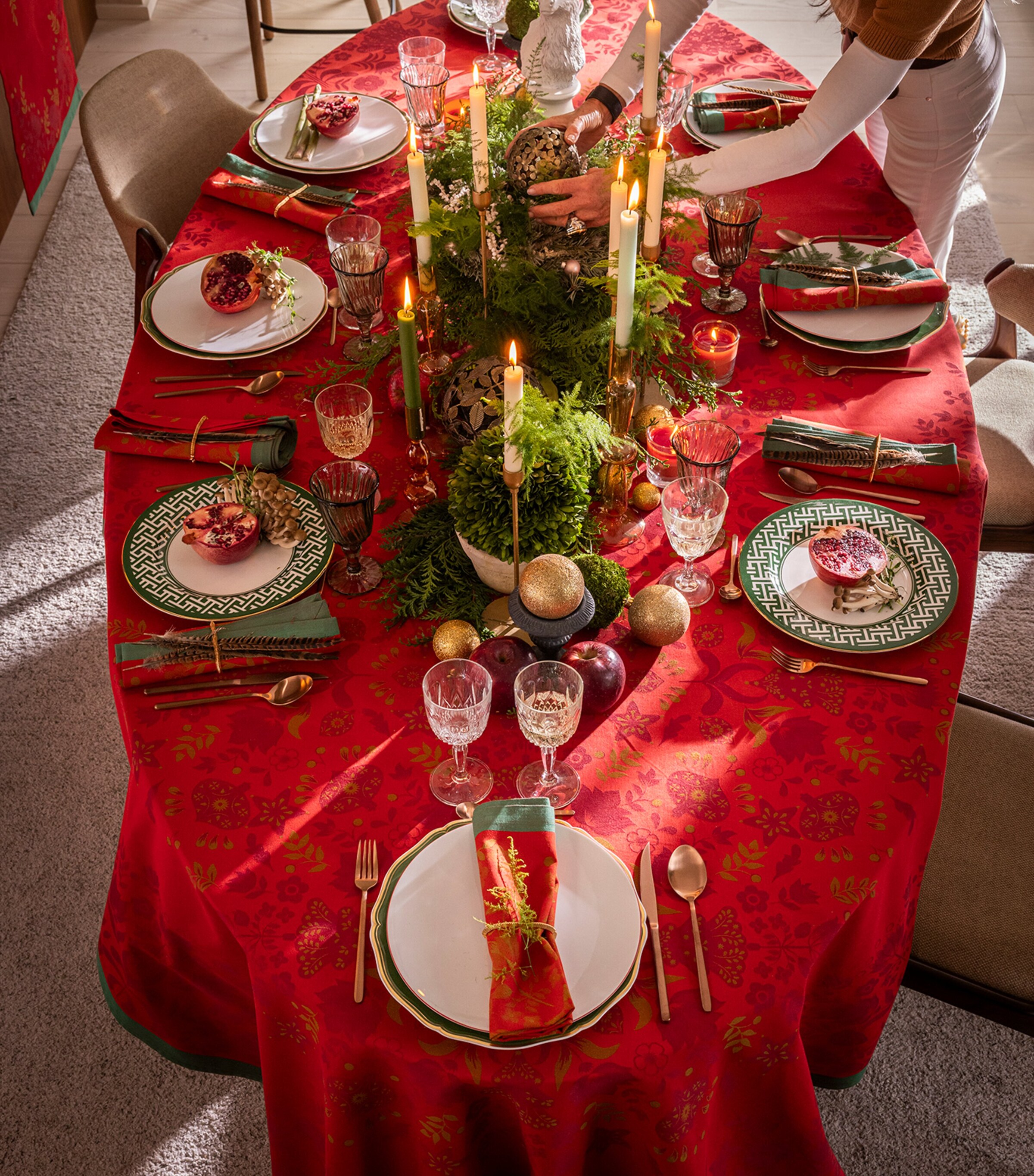 Le Jacquard Français Féerie Tablecloth (175cm x 250cm) Red Image 2
