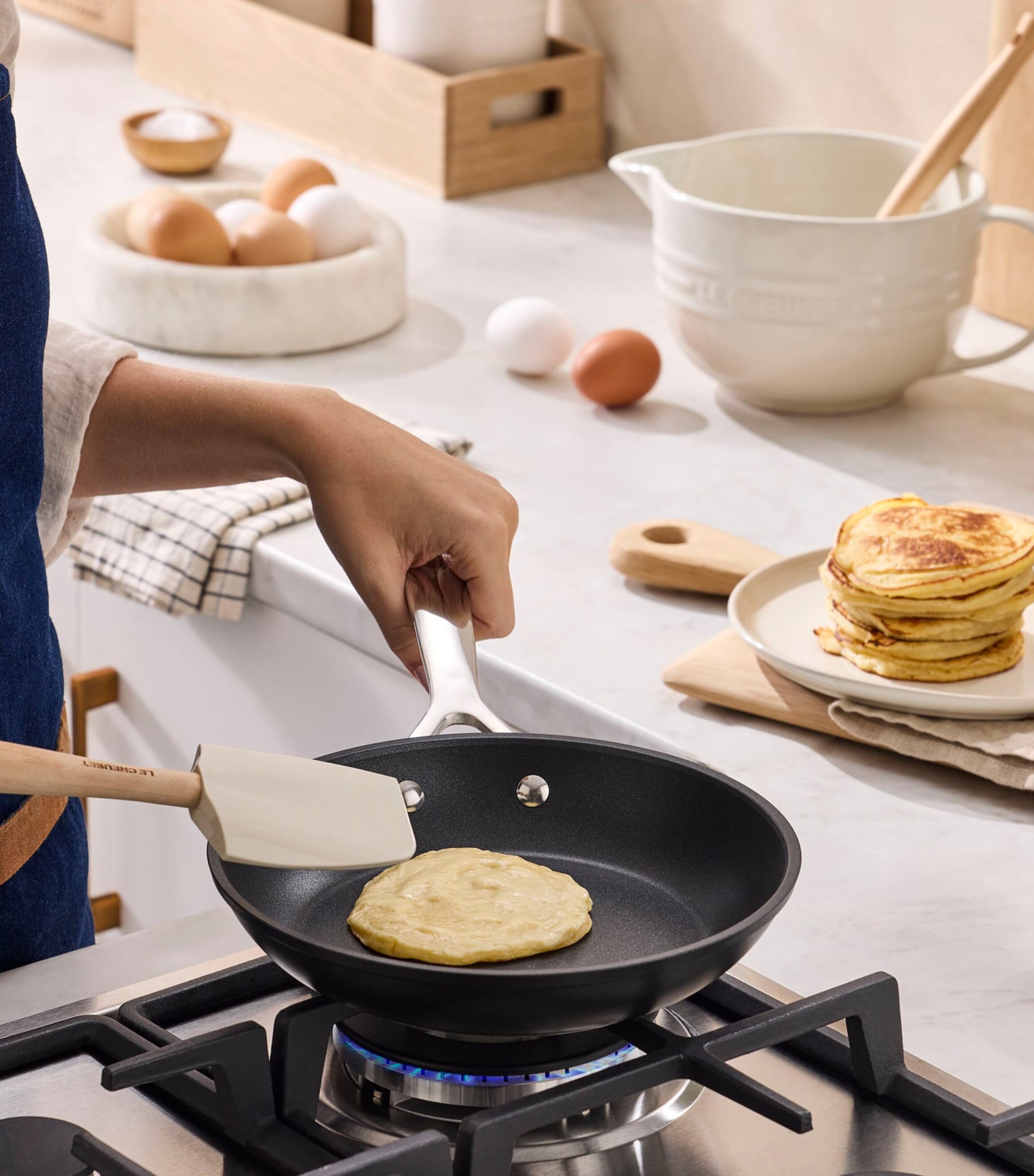 Le Creuset Non-Stick Shallow Frying Pan (22cm) | Harrods US