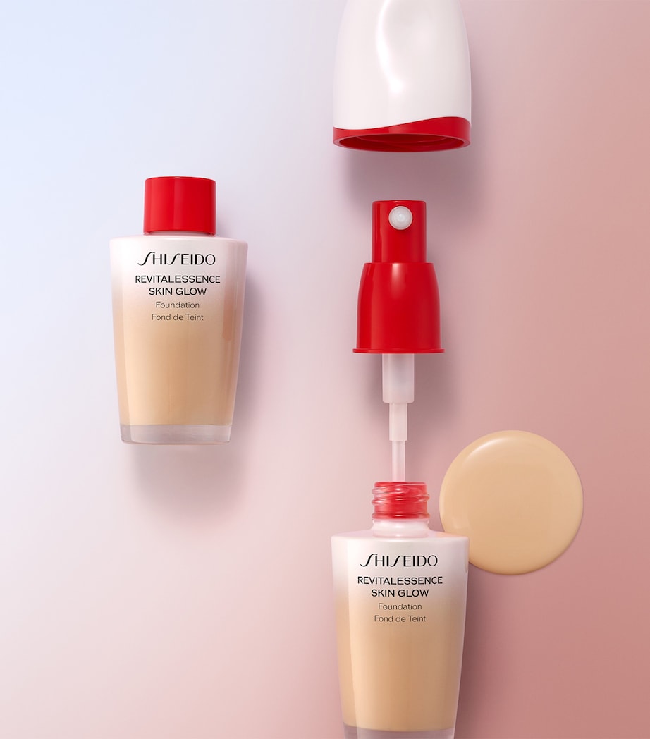 Revitalessence Skin Glow Foundation SPF 30 140 PORCELAIN Image 5