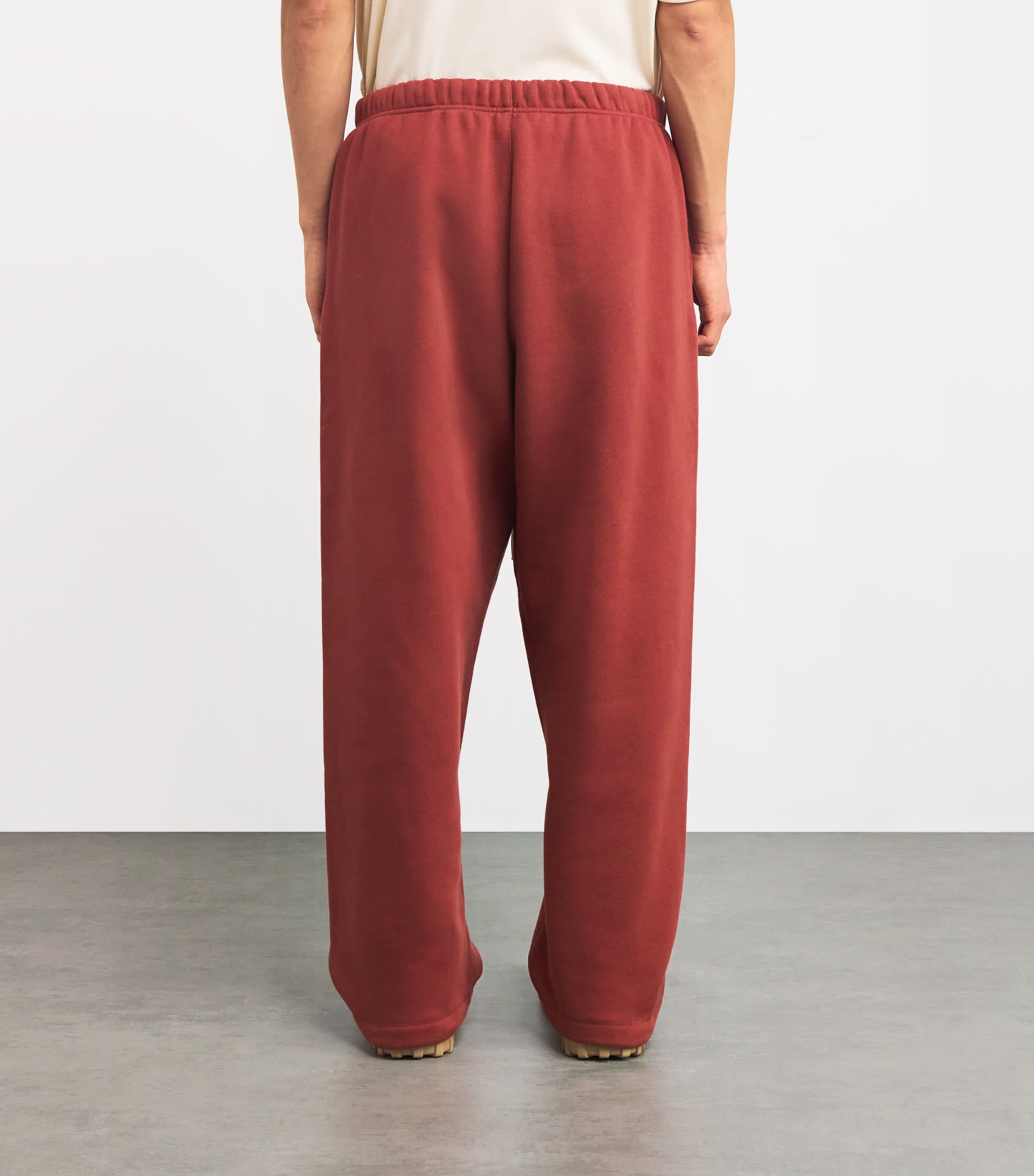FEAR OF GOD ESSENTIALS Mens University Crest Logo Open-Cuff Sweatpants Crimson Image 3