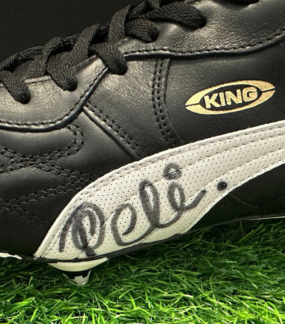 Leipzig Galleries Pelé Signed Vintage Puma King Football Boot Display Image 2