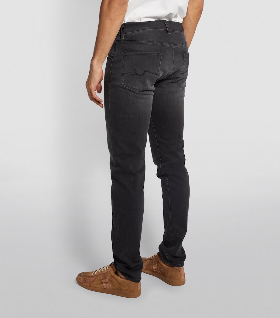 Slimmy Tapered Luxe Performance Jeans WASHED BLACK Image 4