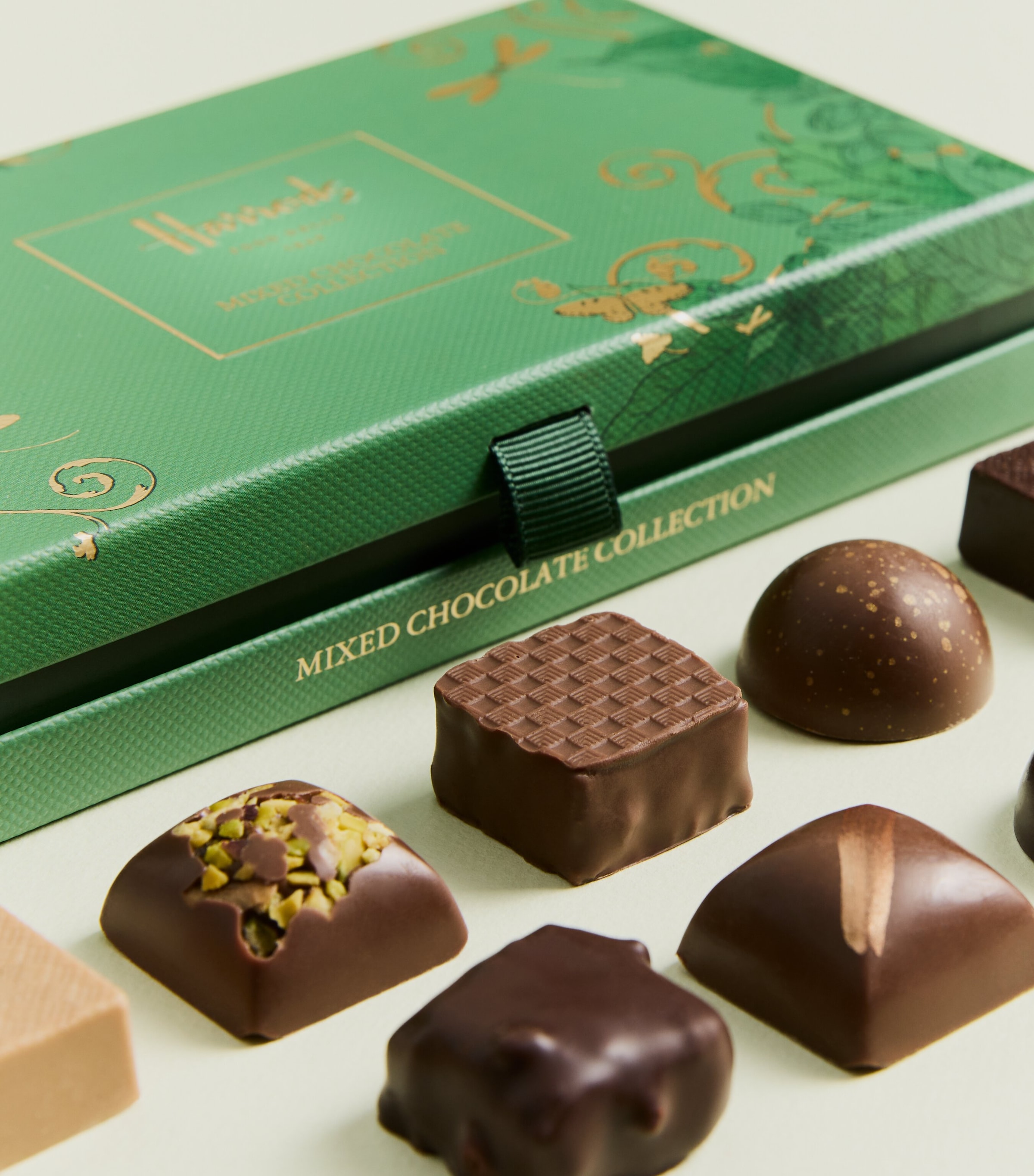 Mixed Chocolate Selection Box (8 pieces) NO COLOUR Image 3