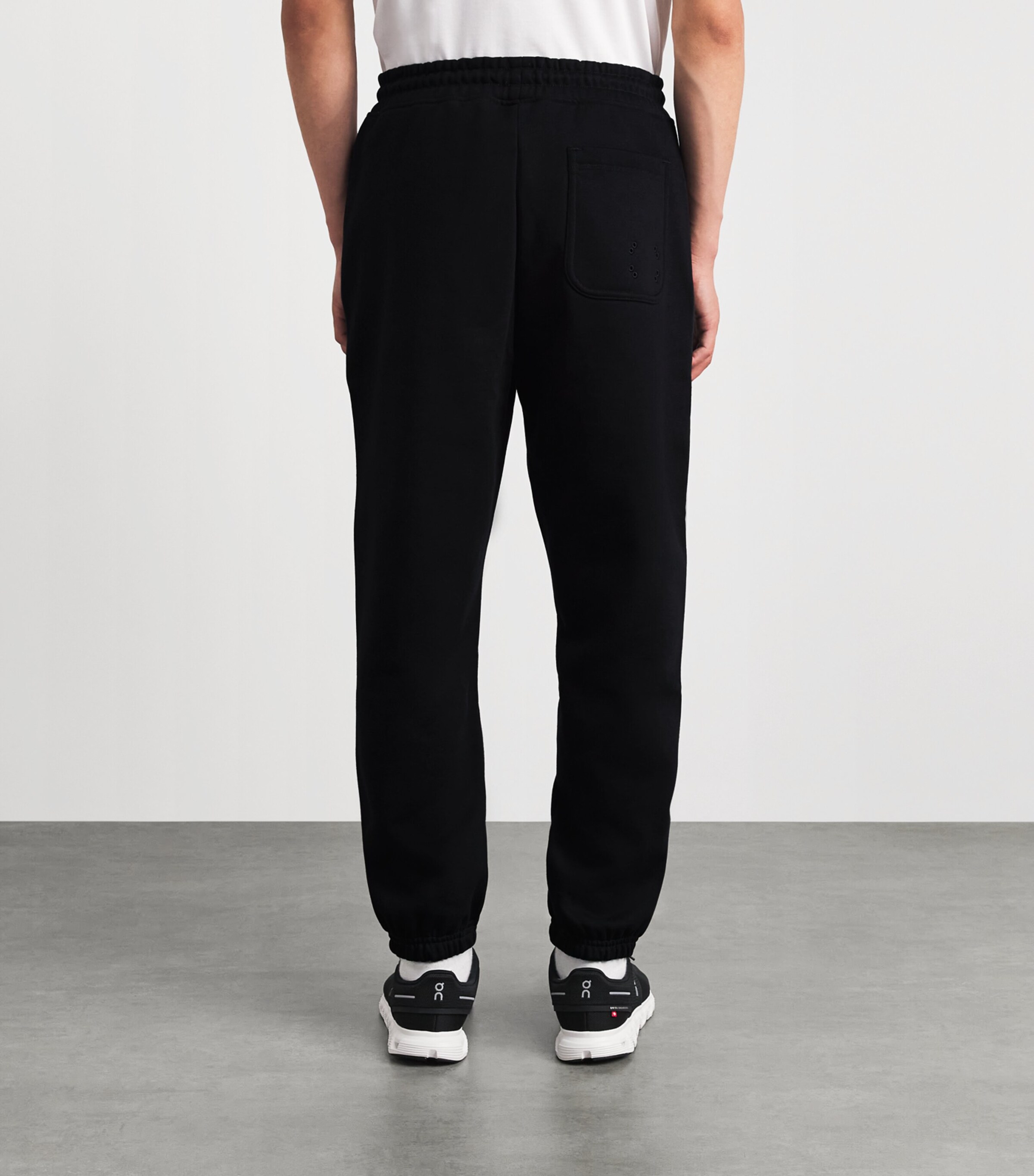 On Mens Club Collective Sweatpants Black Image 5