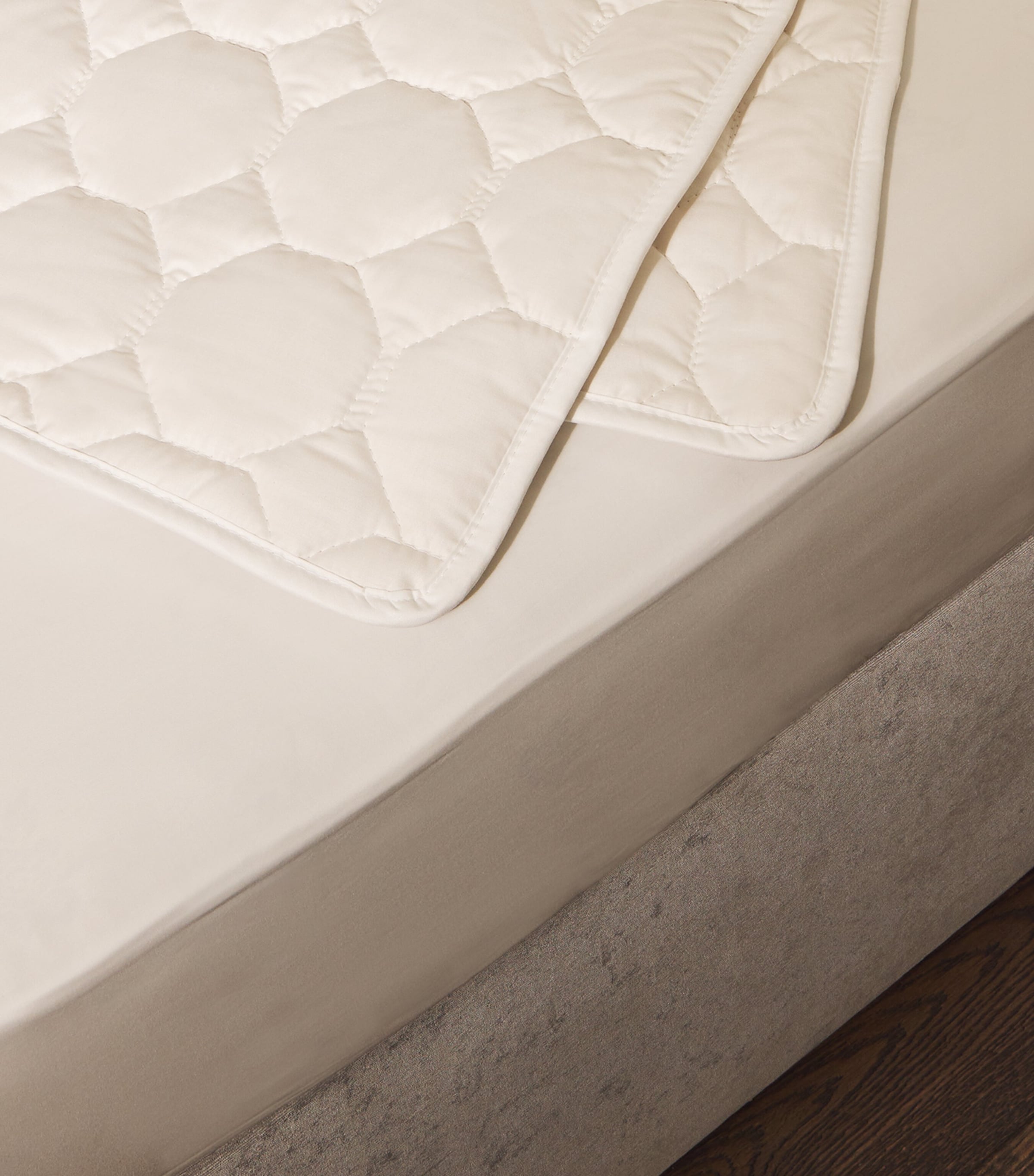 Harrods of London Cotton Emperor Mattress Protector (215cm x 215cm) White Image 4