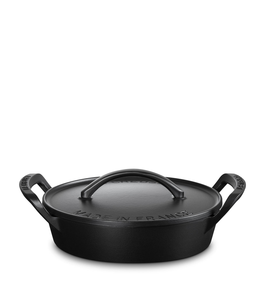 Le Creuset Cast Iron BBQ Shallow Casserole Dish (28cm) Matt Black Image 1