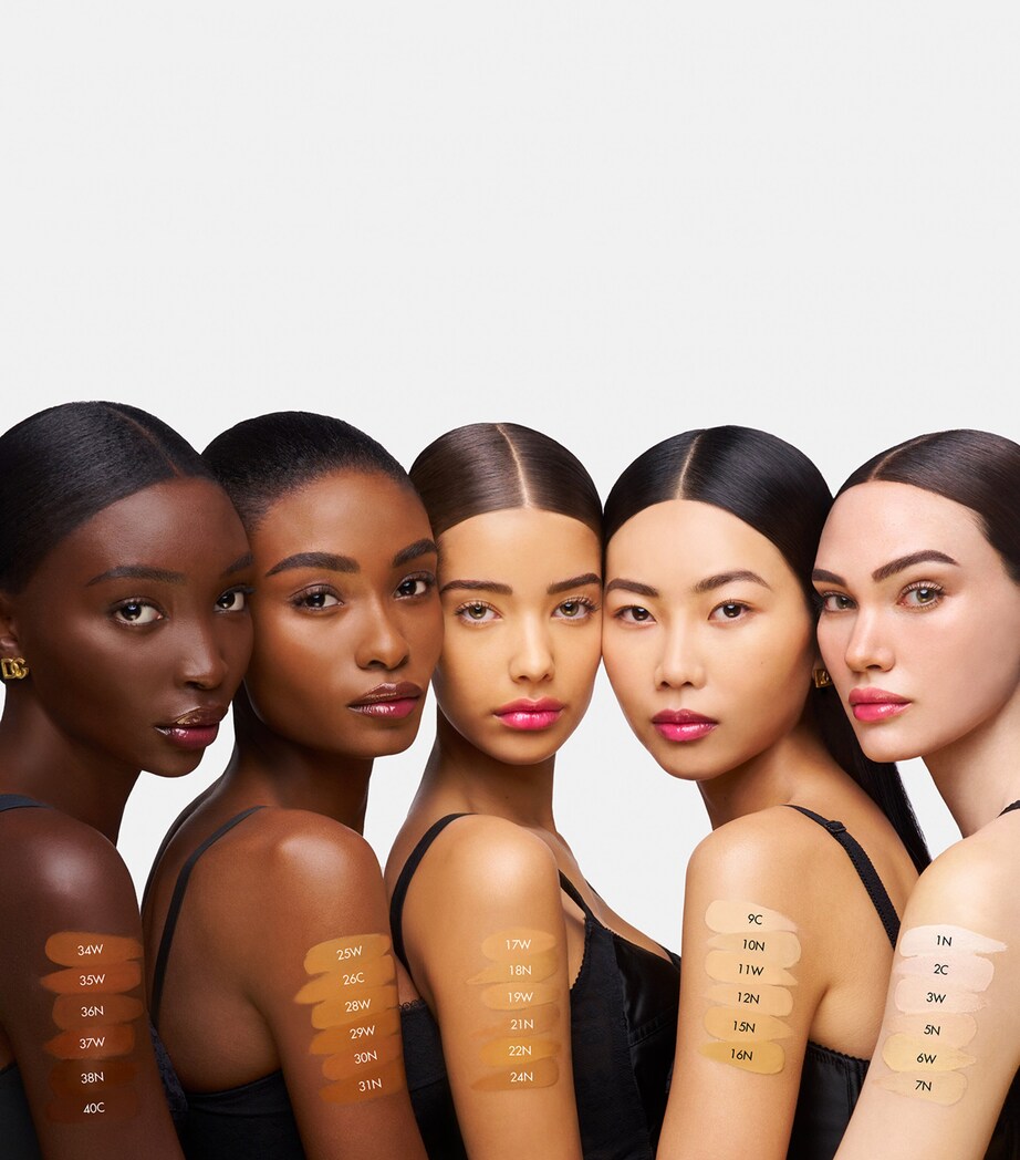 Blueberry Nutri Tint Hydro Glow & Fresh Skin Tint 22N MEDIUM Image 4