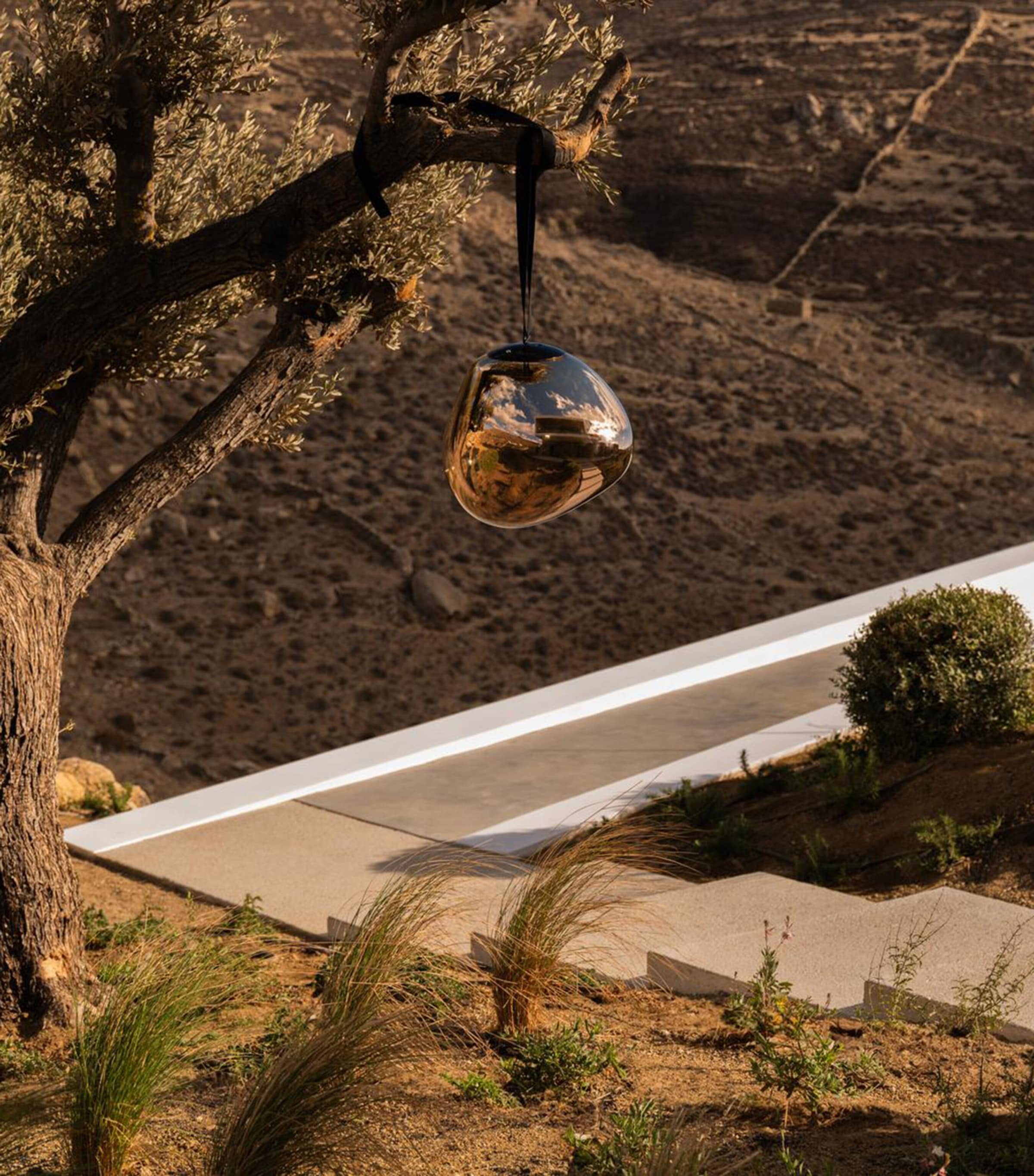 Large Portable Melt LED Light GOLD BLACK Image 10