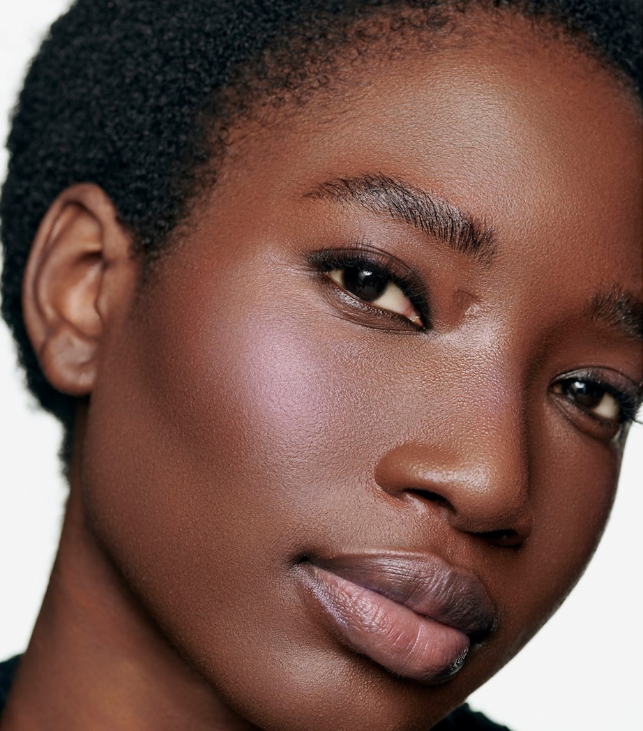 CHANEL COCO DENIM Illuminating Powder Image 4