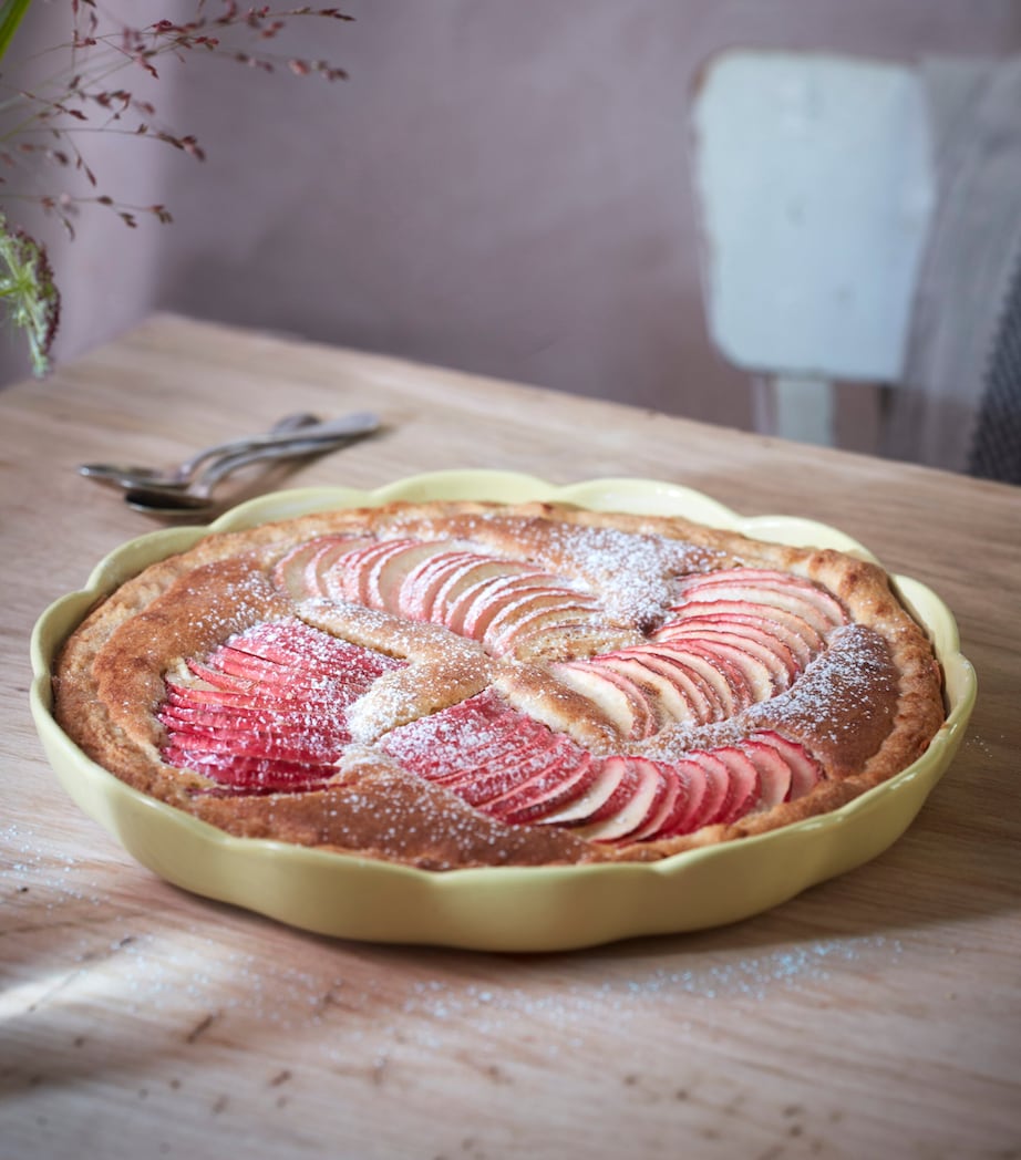 Emile Henry Ceramic Madeleine Tart Dish (31cm) Vanilla Image 5