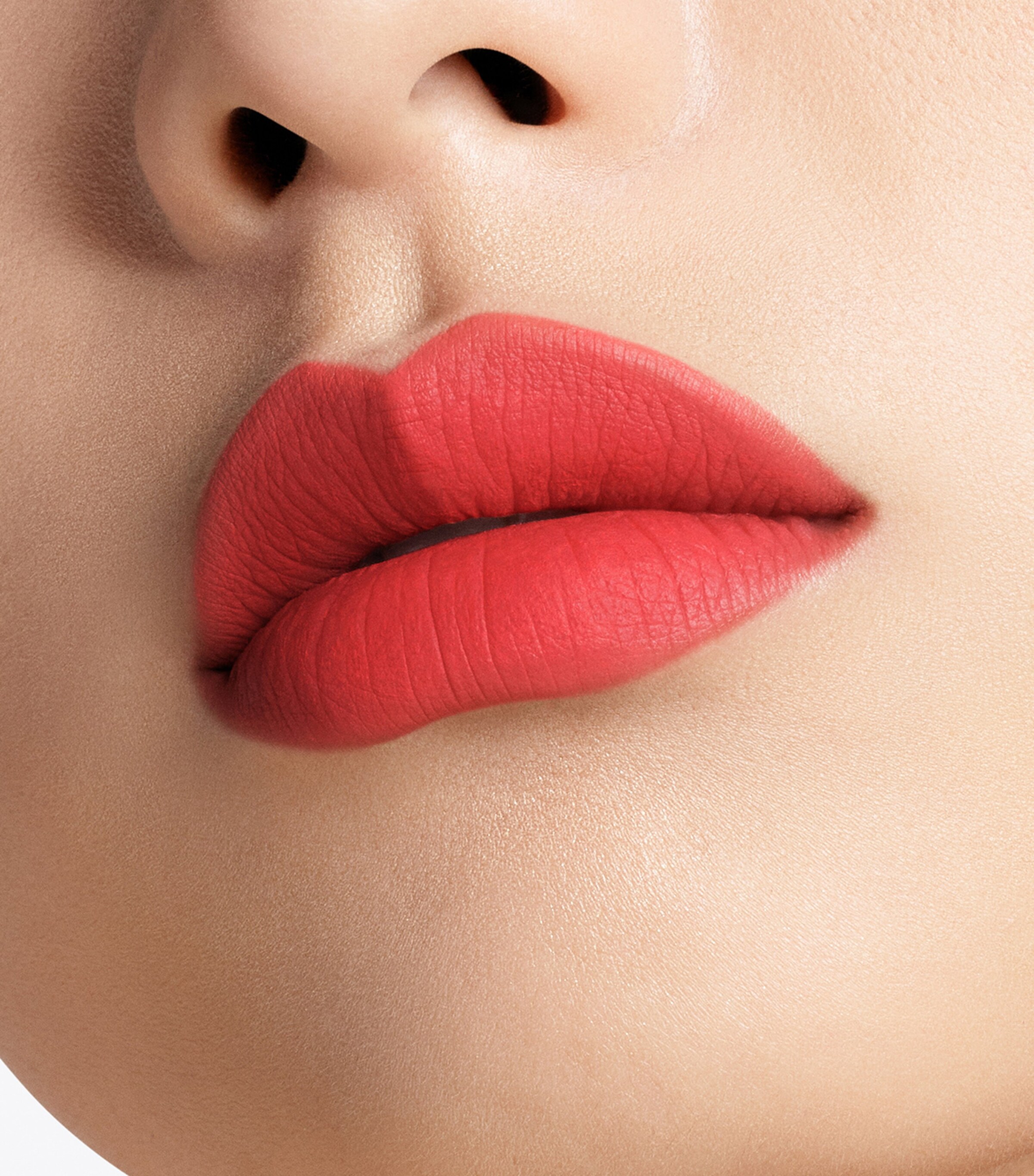 TOM FORD Liquid Lip Luxe Matte Scarlet Rouge Image 3