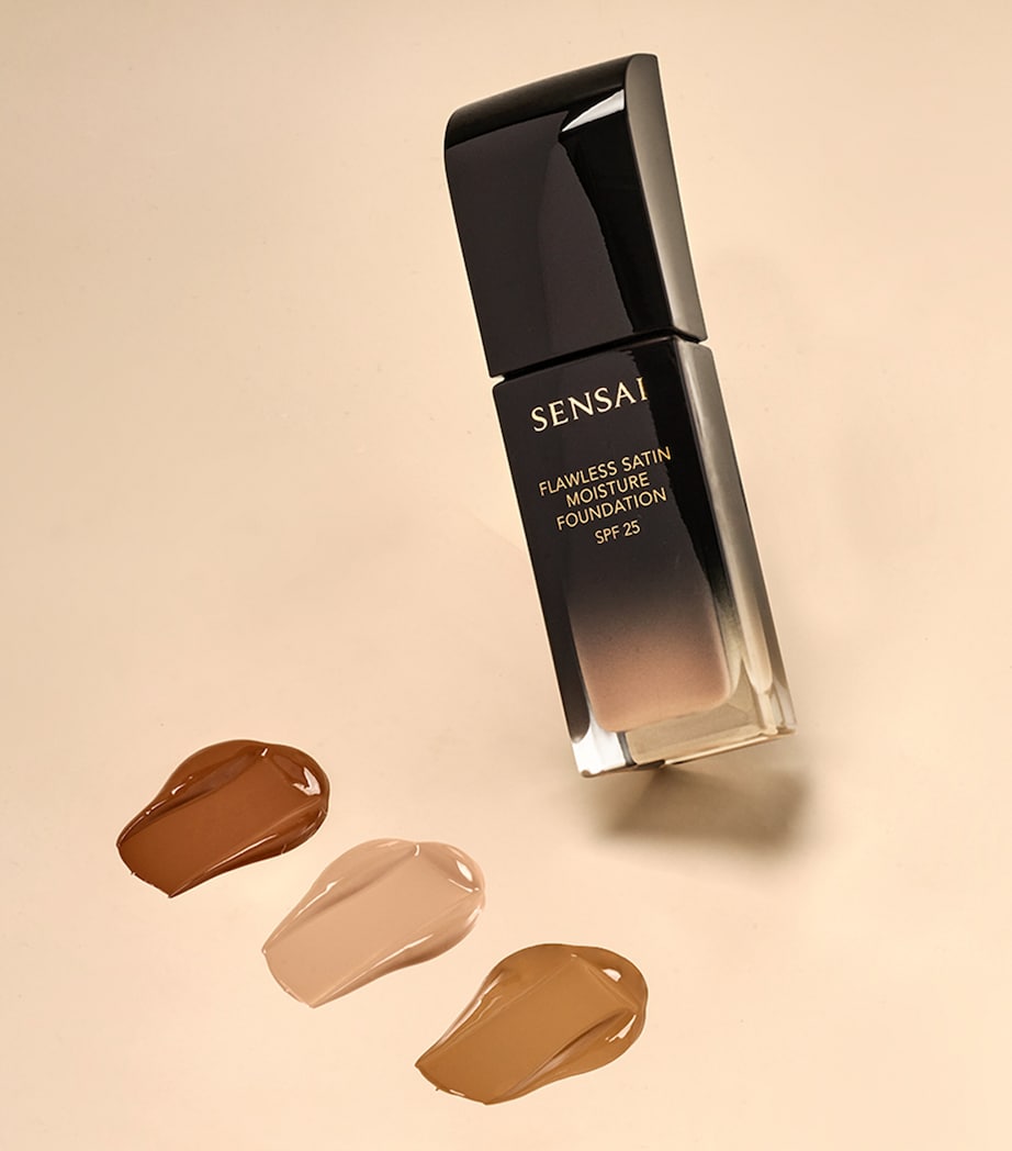 Flawless Satin Moisture Foundation SPF 25 FS202 OCHRE BEIGE Image 5