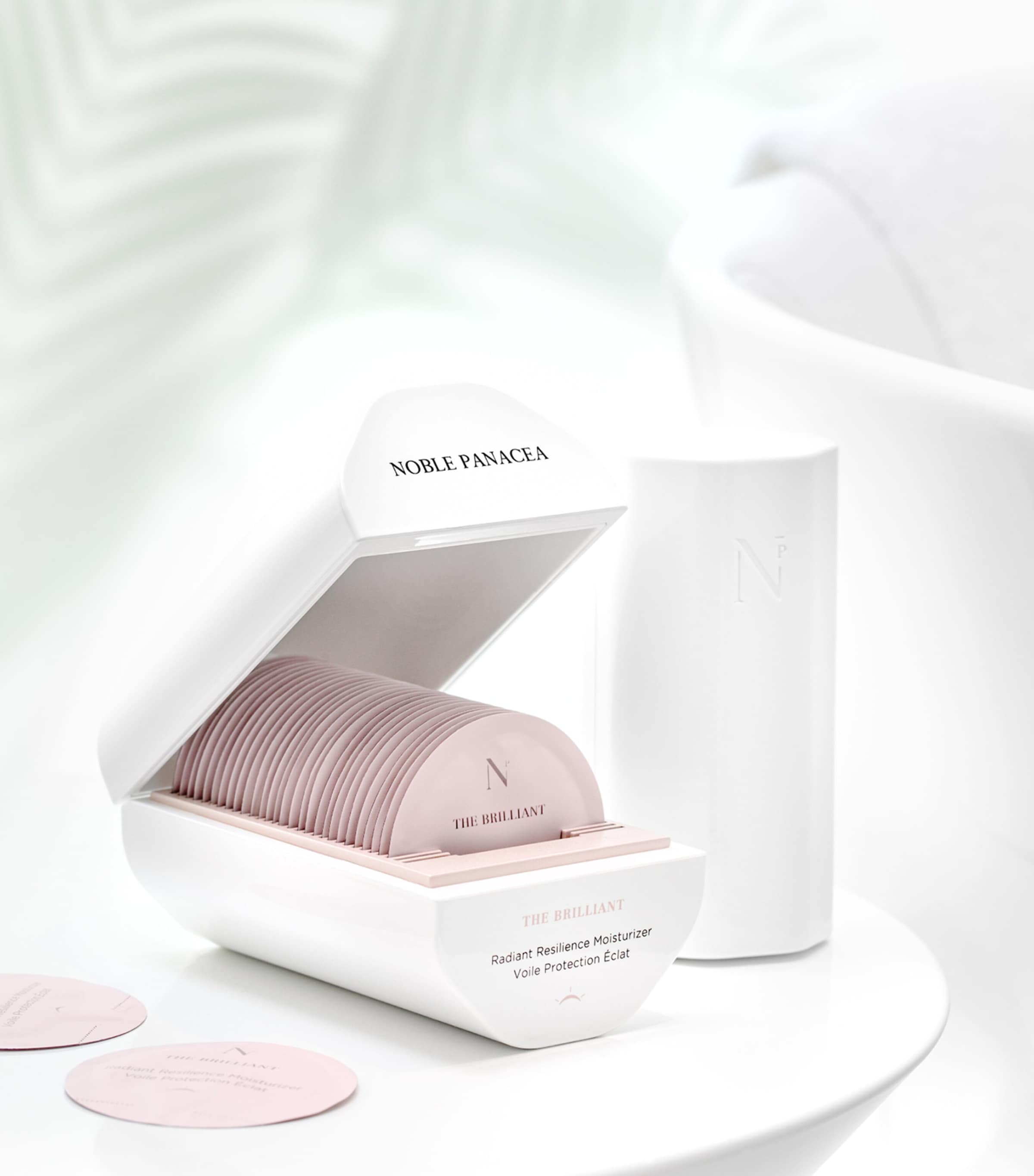 The Brilliant Radiant Resilience Moisturizer (30 x 0.8ml) NO COLOUR Image 5