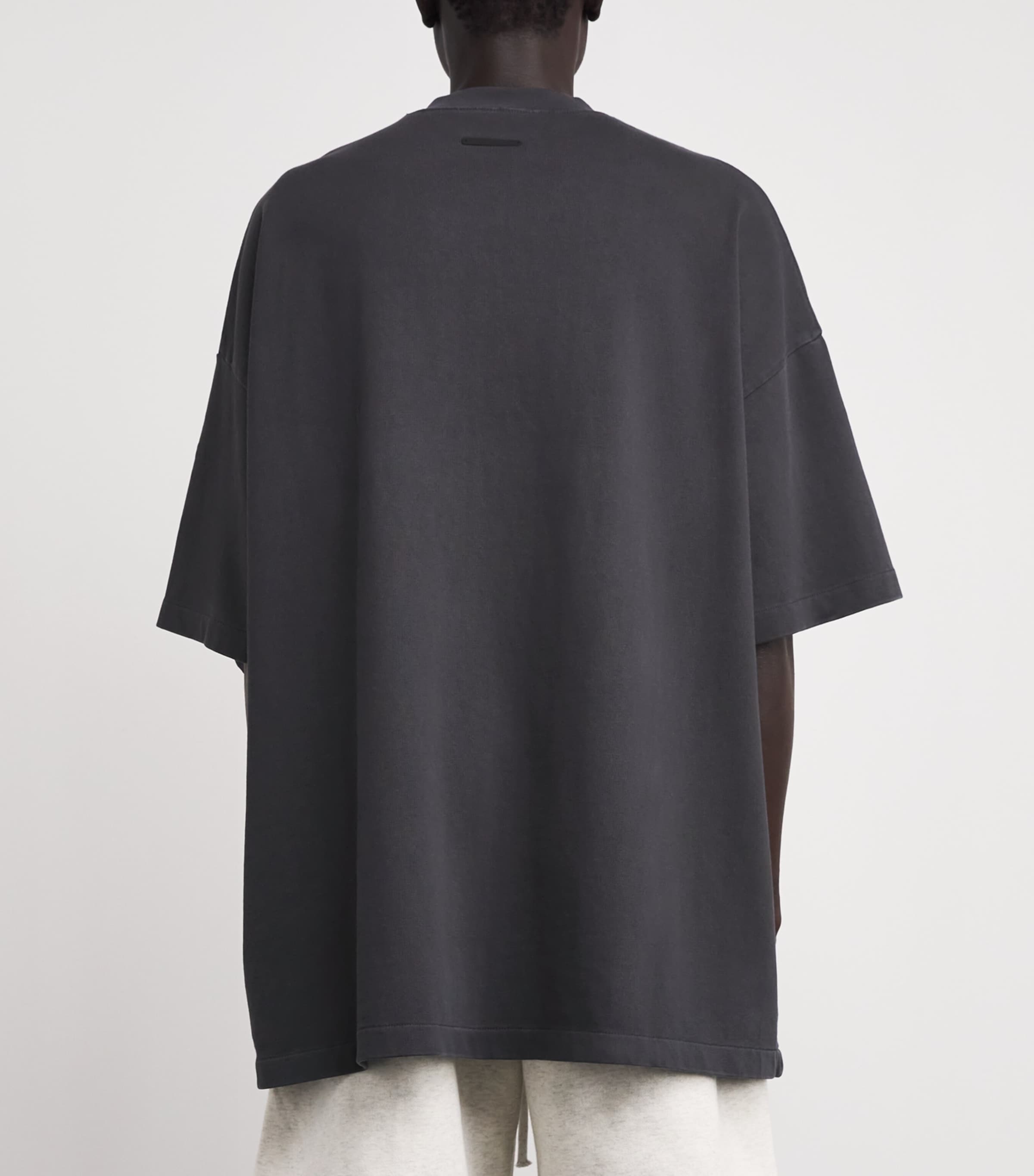 FEAR OF GOD ESSENTIALS Mens Oversized Logo Campus T-Shirt Faded Black Image 5