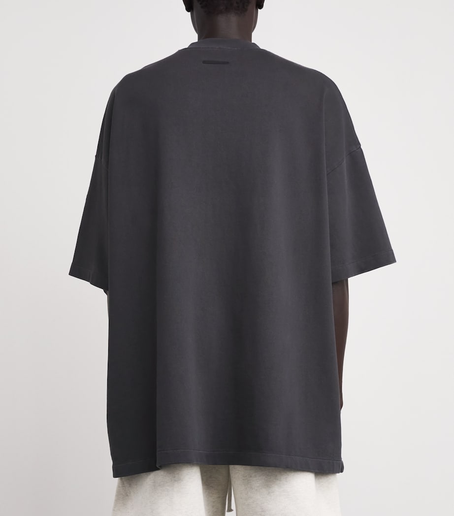 FEAR OF GOD ESSENTIALS Mens Oversized Logo Campus T-Shirt Faded Black Image 5