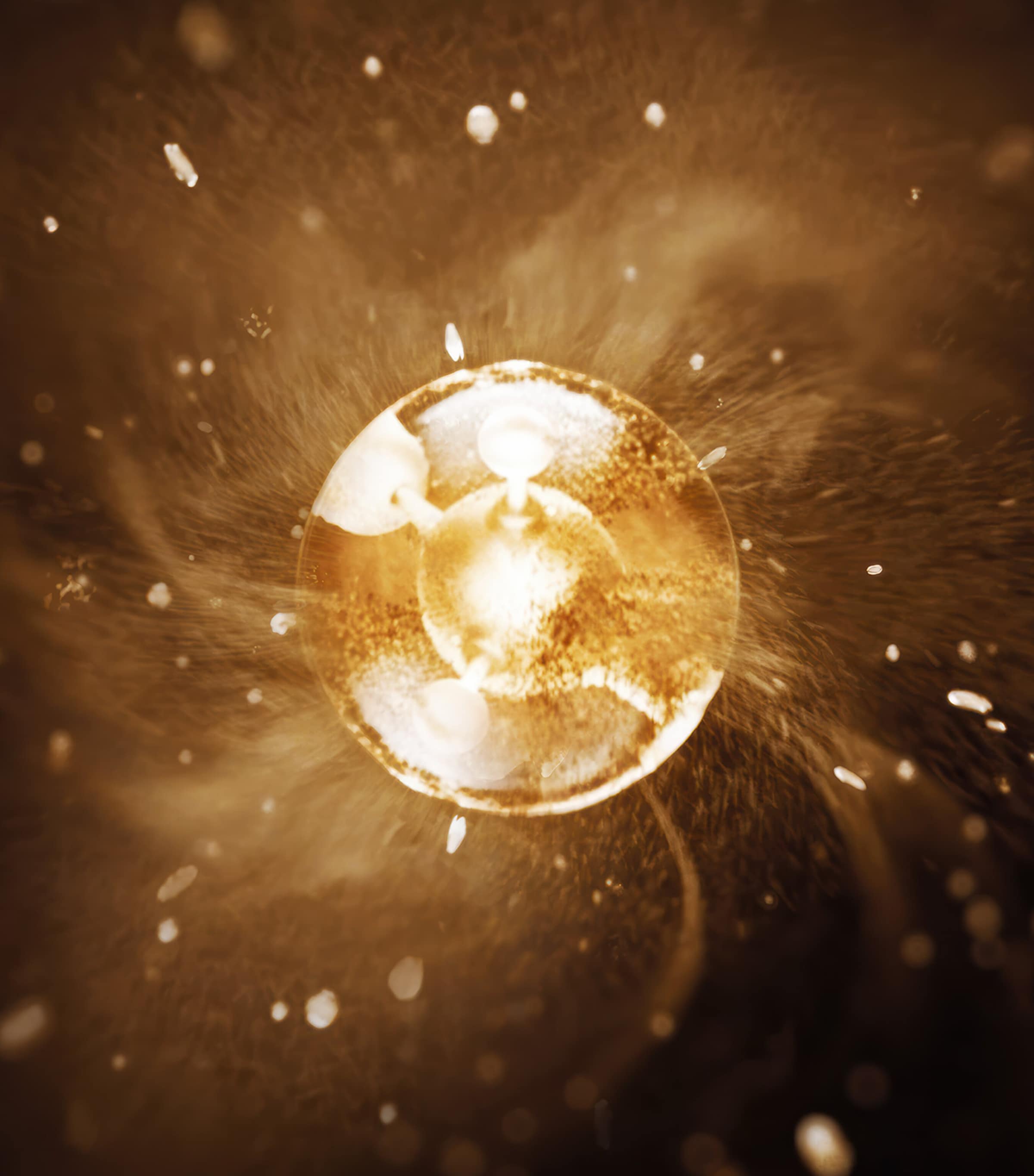 Pure Gold Radiance Eye Cream (20ml) NO COLOUR Image 3