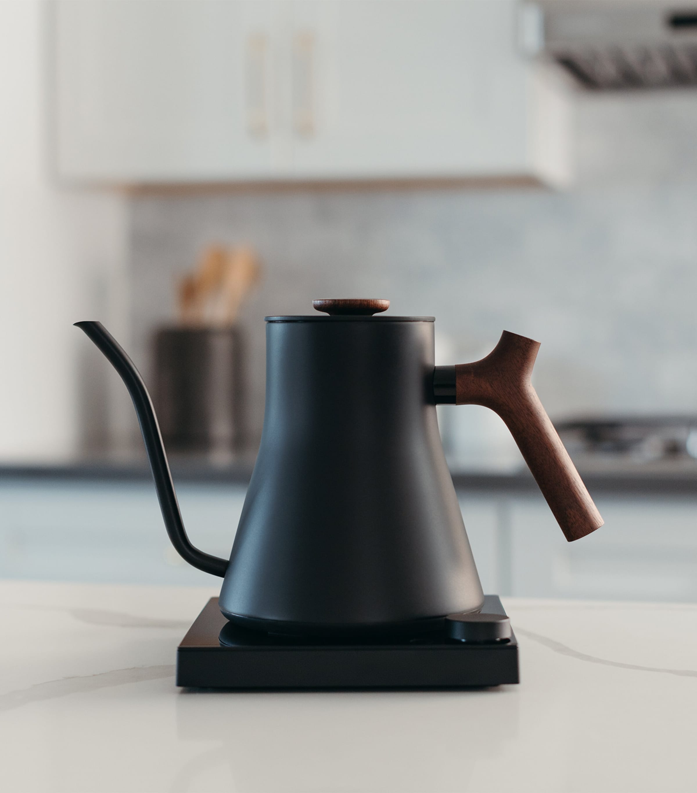 Stagg EKG Pro Electric Kettle MATTE BLACK + WALNUT Image 7